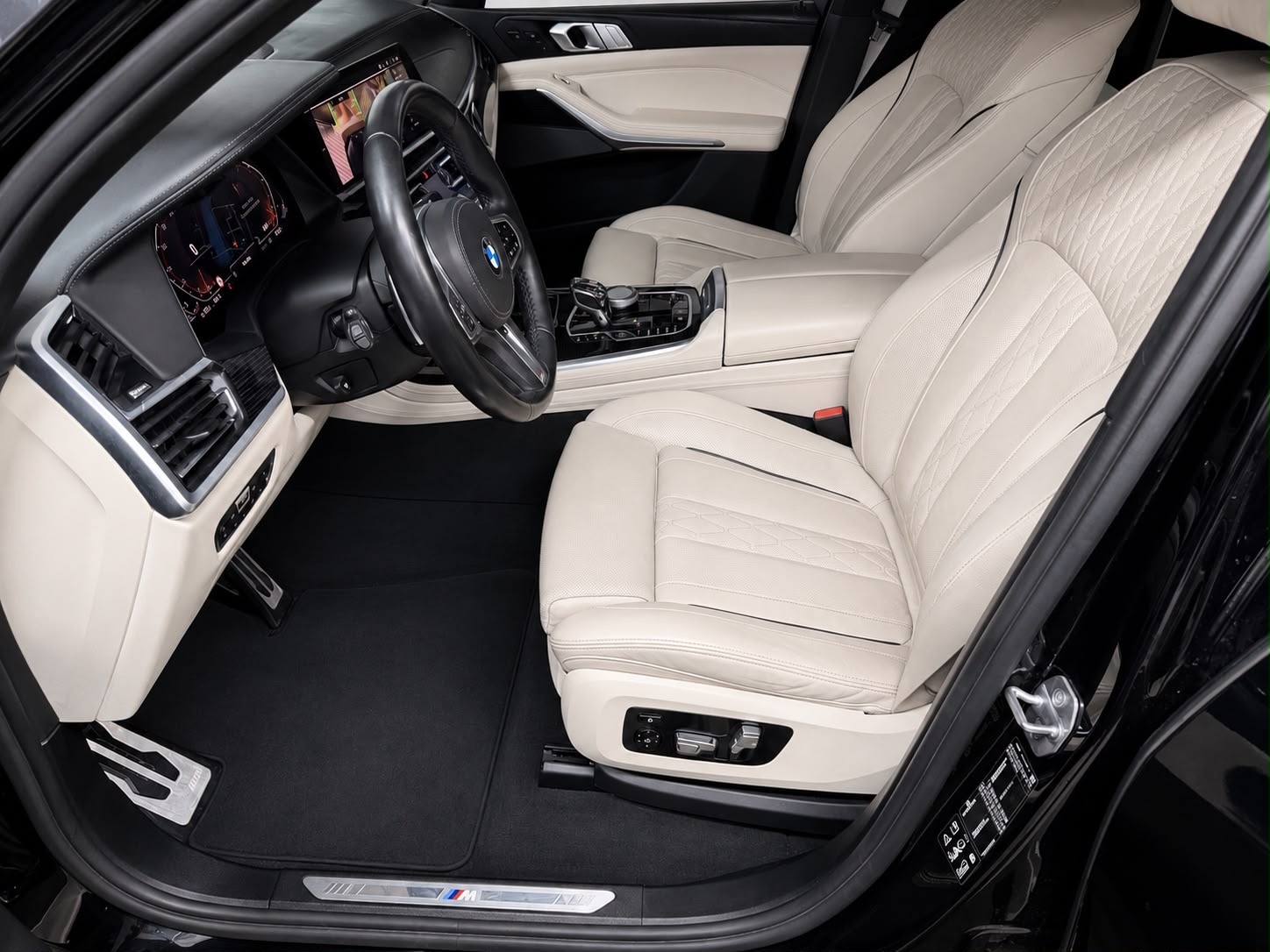 BMW X7 xDrive 30d Steptronic M- Sport / 6 Plätze / Sky Panorama / Laser Licht / back Screen / First Class Paket / AHG Etc..-image-11