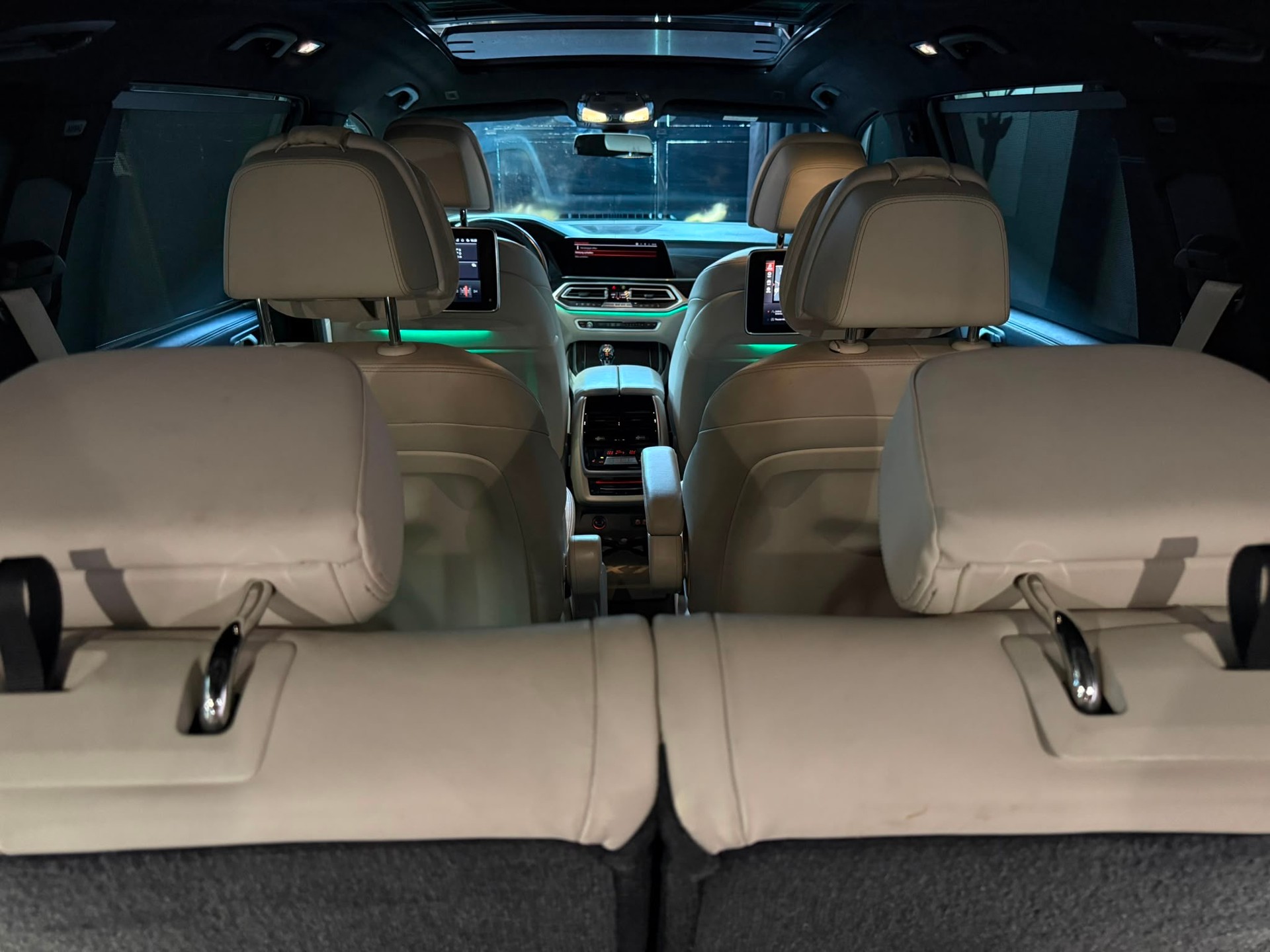 BMW X7 xDrive 30d Steptronic M- Sport / 6 Plätze / Sky Panorama / Laser Licht / back Screen / First Class Paket / AHG Etc..-image-10