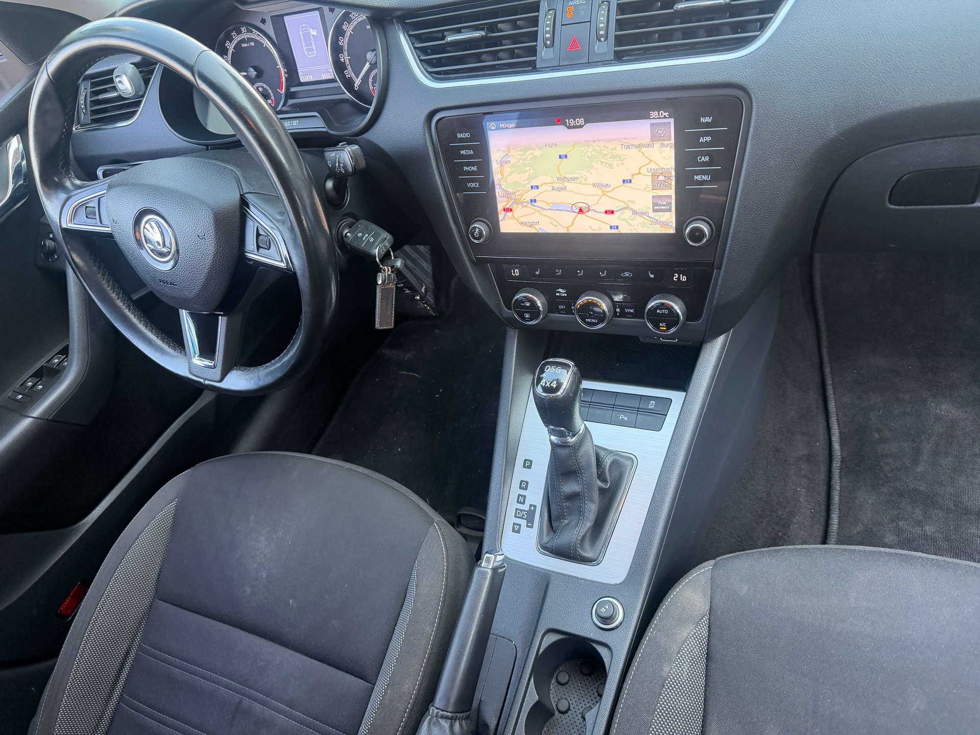 SKODA Octavia Combi 2.0 TDI Ambition 4x4 DSG-image-8