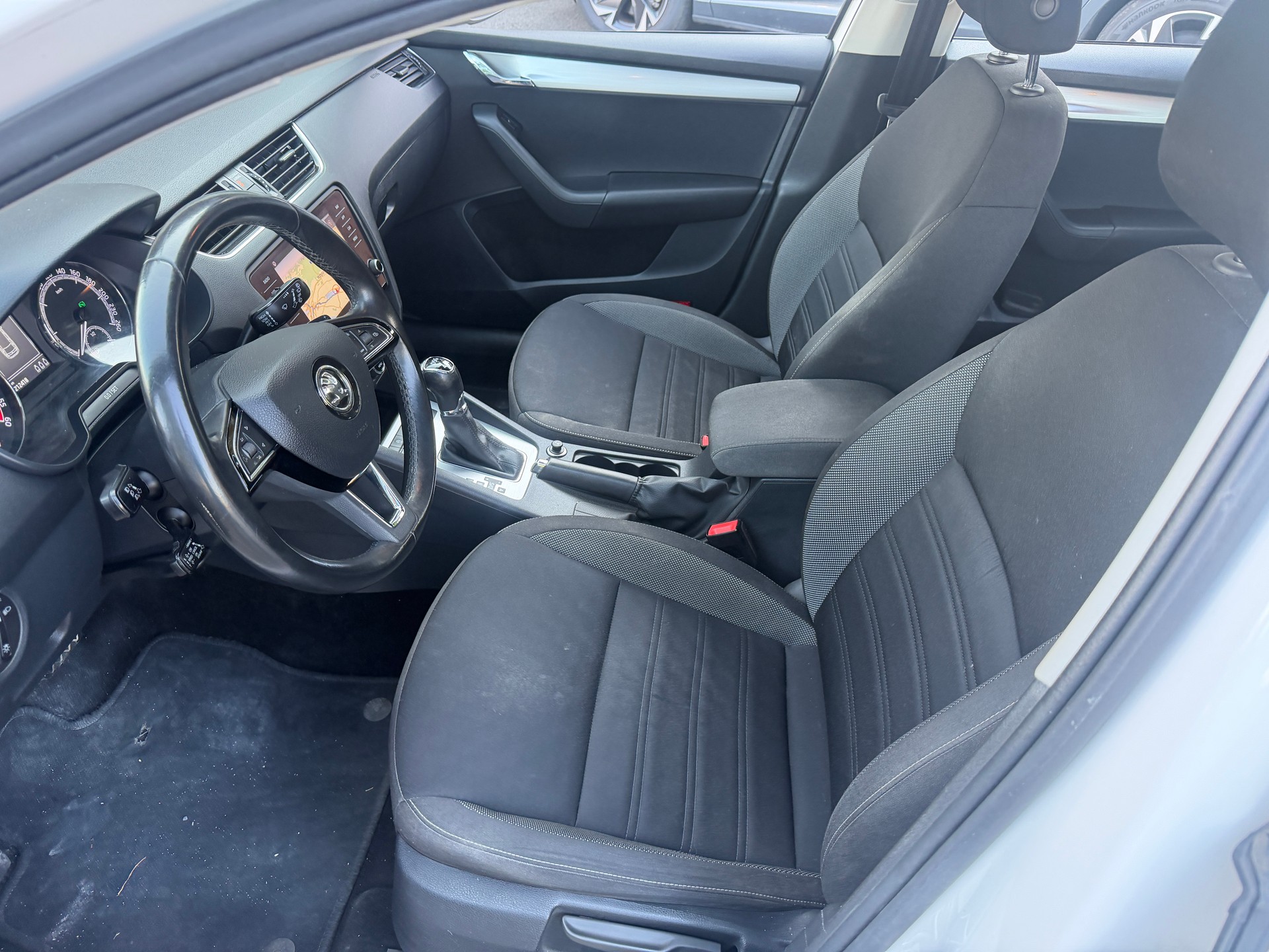 SKODA Octavia Combi 2.0 TDI Ambition 4x4 DSG-image-6