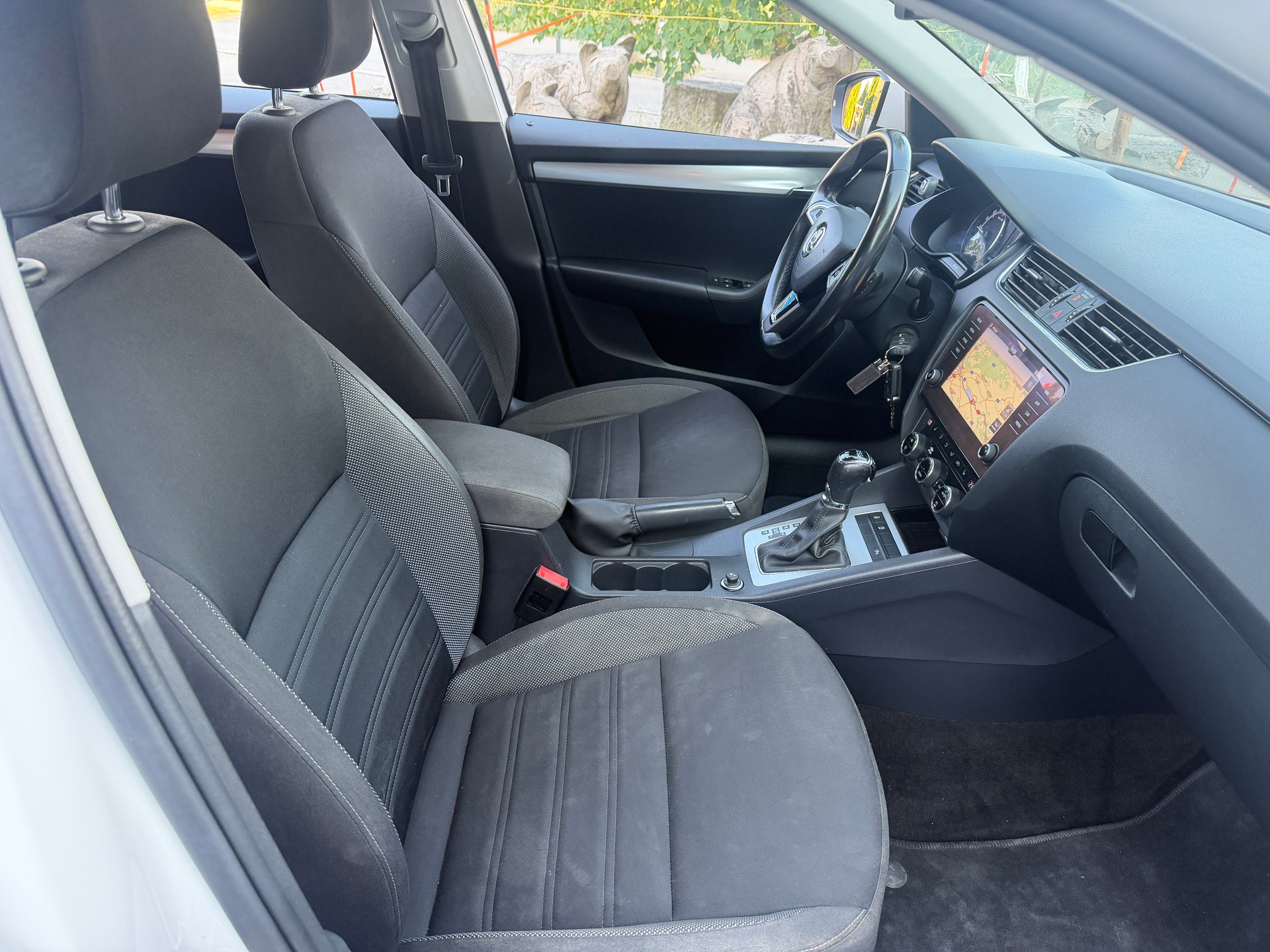 SKODA Octavia Combi 2.0 TDI Ambition 4x4 DSG-image-7
