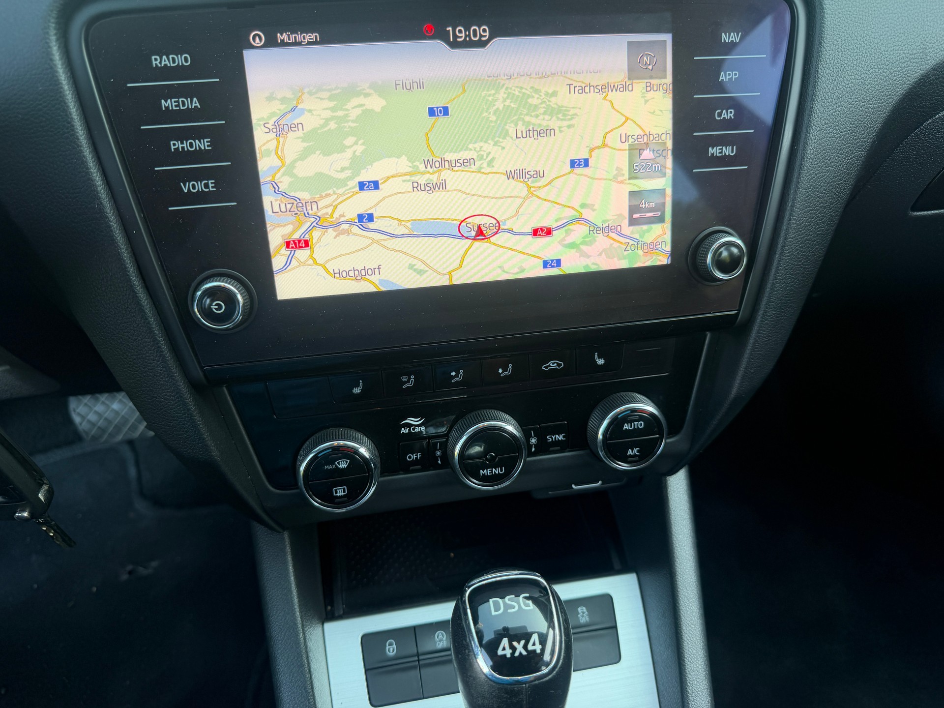 SKODA Octavia Combi 2.0 TDI Ambition 4x4 DSG-image-9