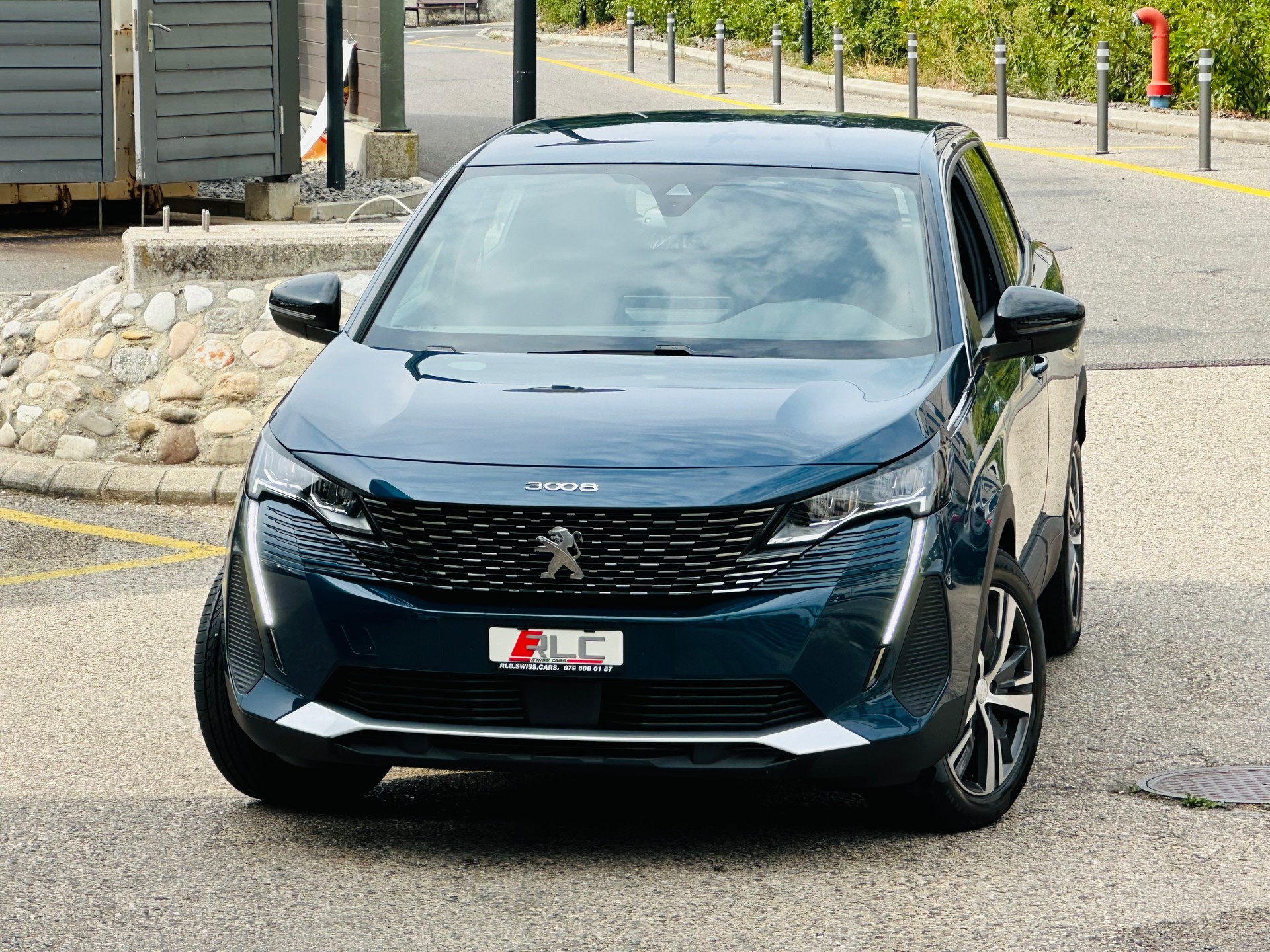 PEUGEOT 3008 180e Hybrid2 Allure Pack EAT8-showroom-element-2