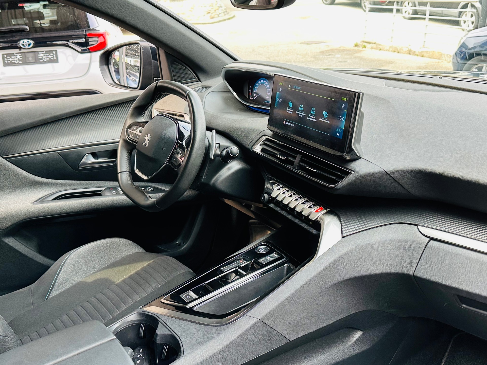 PEUGEOT 3008 180e Hybrid2 Allure Pack EAT8-image-11