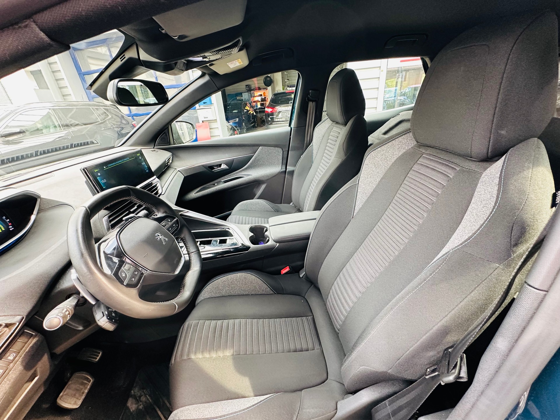 PEUGEOT 3008 180e Hybrid2 Allure Pack EAT8-image-14
