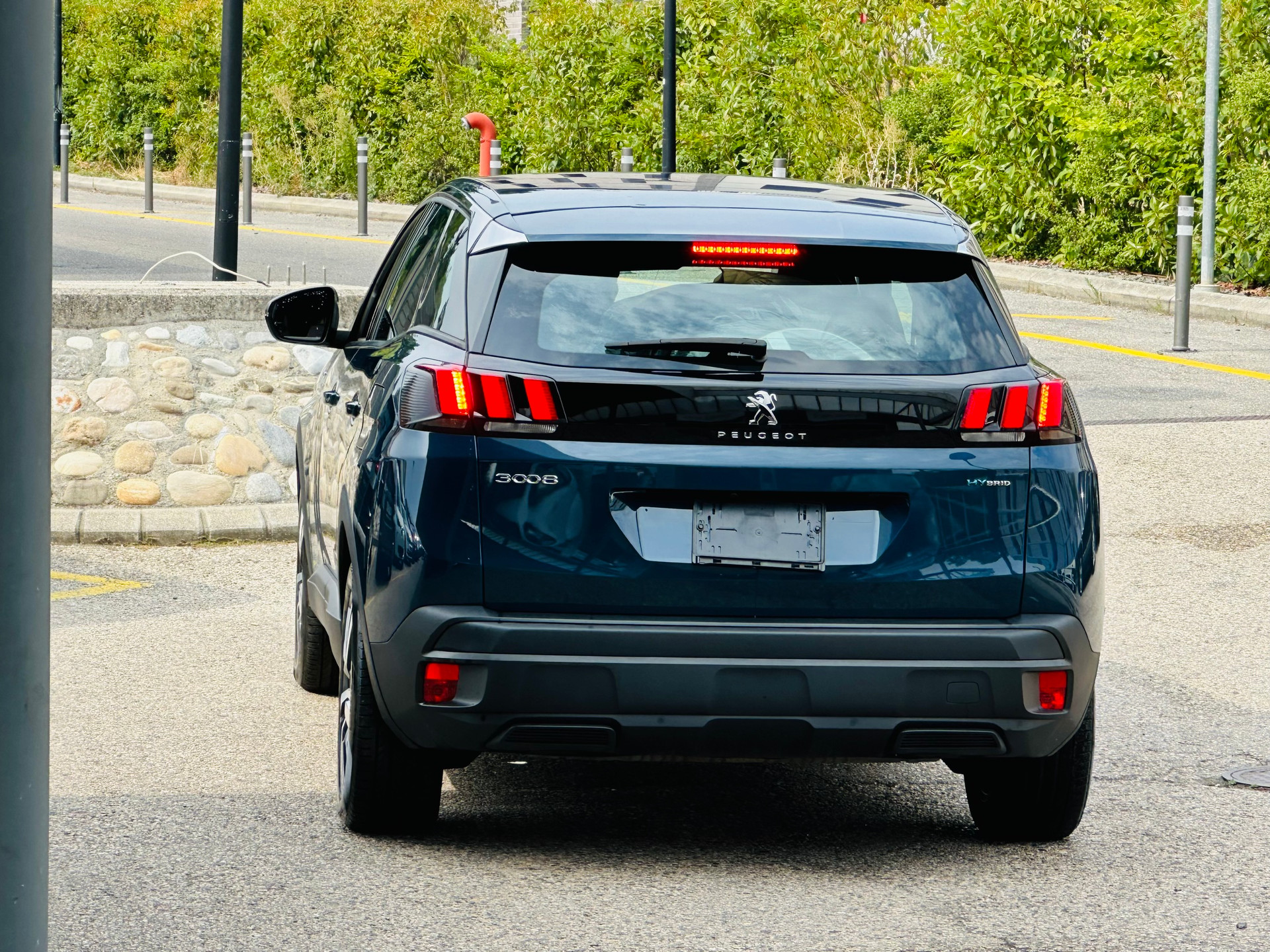 PEUGEOT 3008 180e Hybrid2 Allure Pack EAT8-image-7