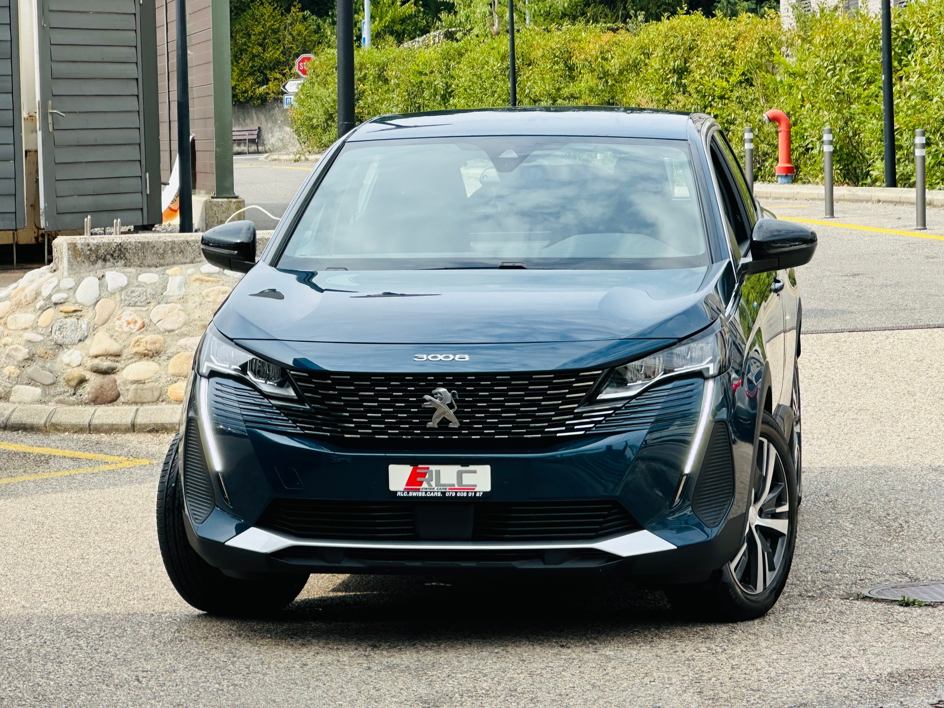 PEUGEOT 3008 180e Hybrid2 Allure Pack EAT8-showroom-element-3