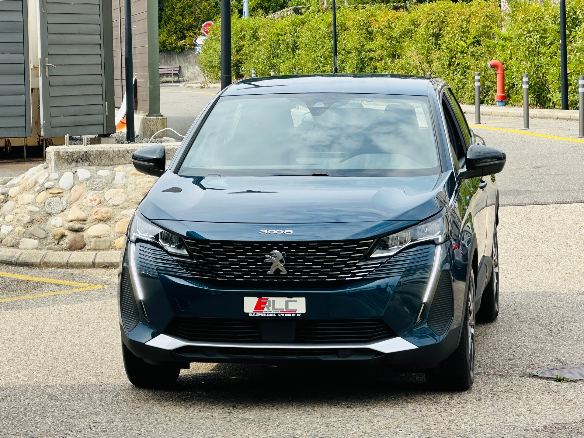 PEUGEOT 3008 180e Hybrid2 Allure Pack EAT8-image-6