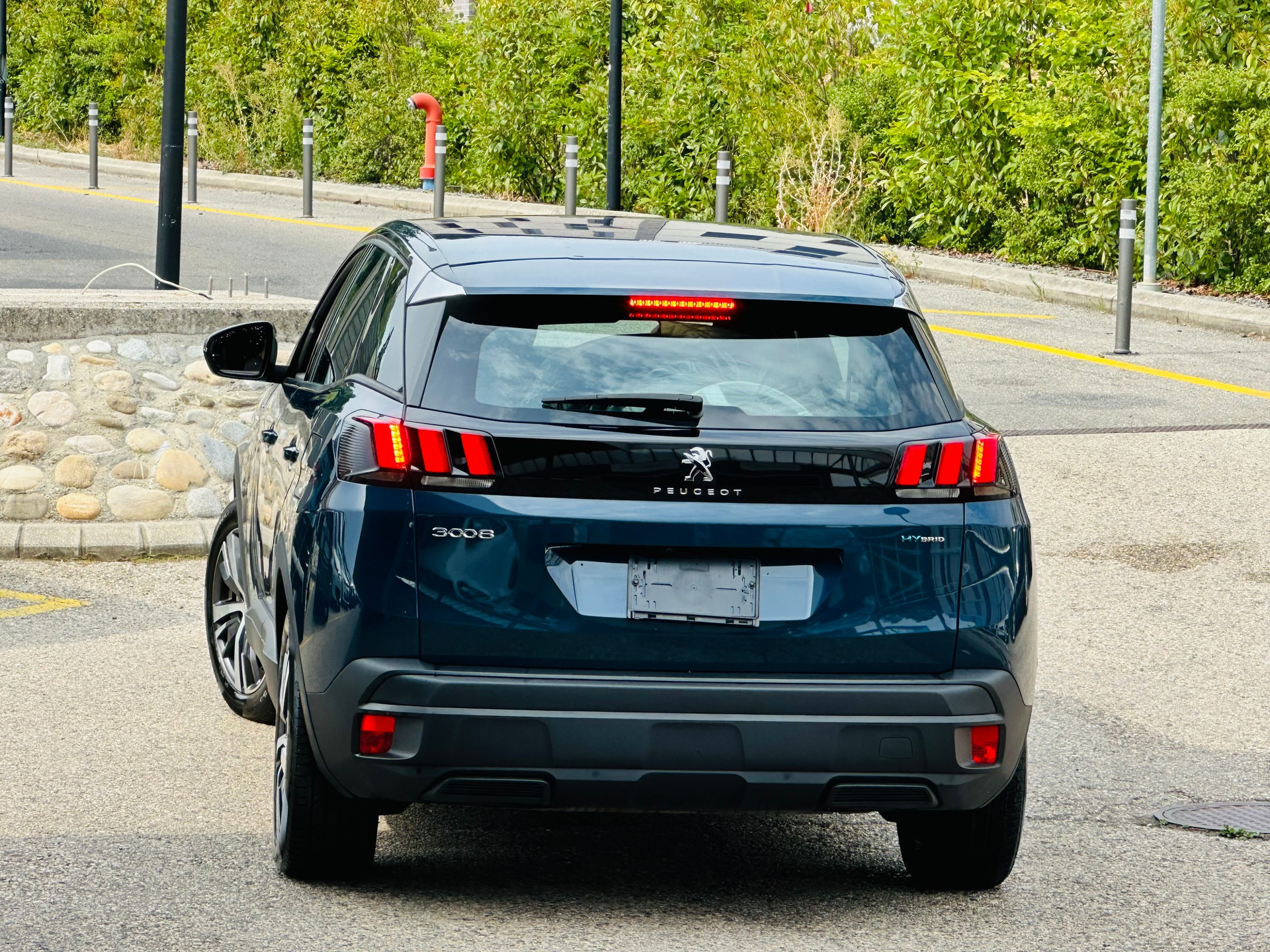 PEUGEOT 3008 180e Hybrid2 Allure Pack EAT8-image-8