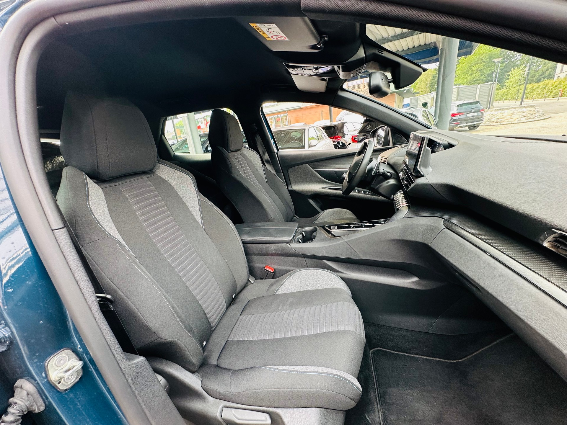 PEUGEOT 3008 180e Hybrid2 Allure Pack EAT8-image-12