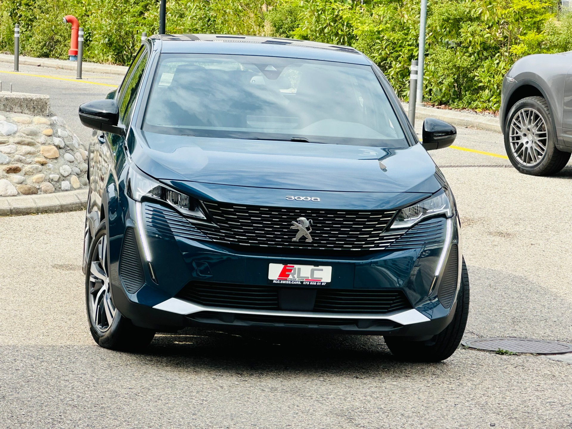 PEUGEOT 3008 180e Hybrid2 Allure Pack EAT8-showroom-element-1