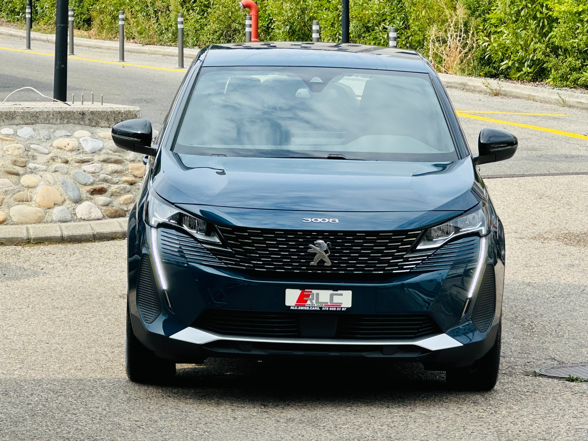 PEUGEOT 3008 180e Hybrid2 Allure Pack EAT8-image-4