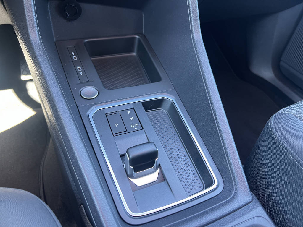 FORD TOURNEO Connect 1.5 EcoBoost 114 Titanium-image-12