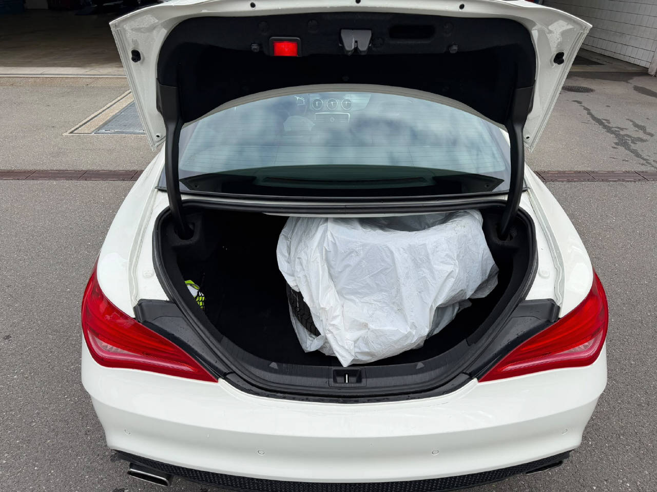 MERCEDES-BENZ CLA 180 AMG Line-image-17