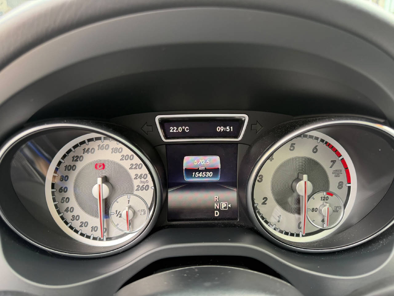 MERCEDES-BENZ CLA 180 AMG Line-image-9