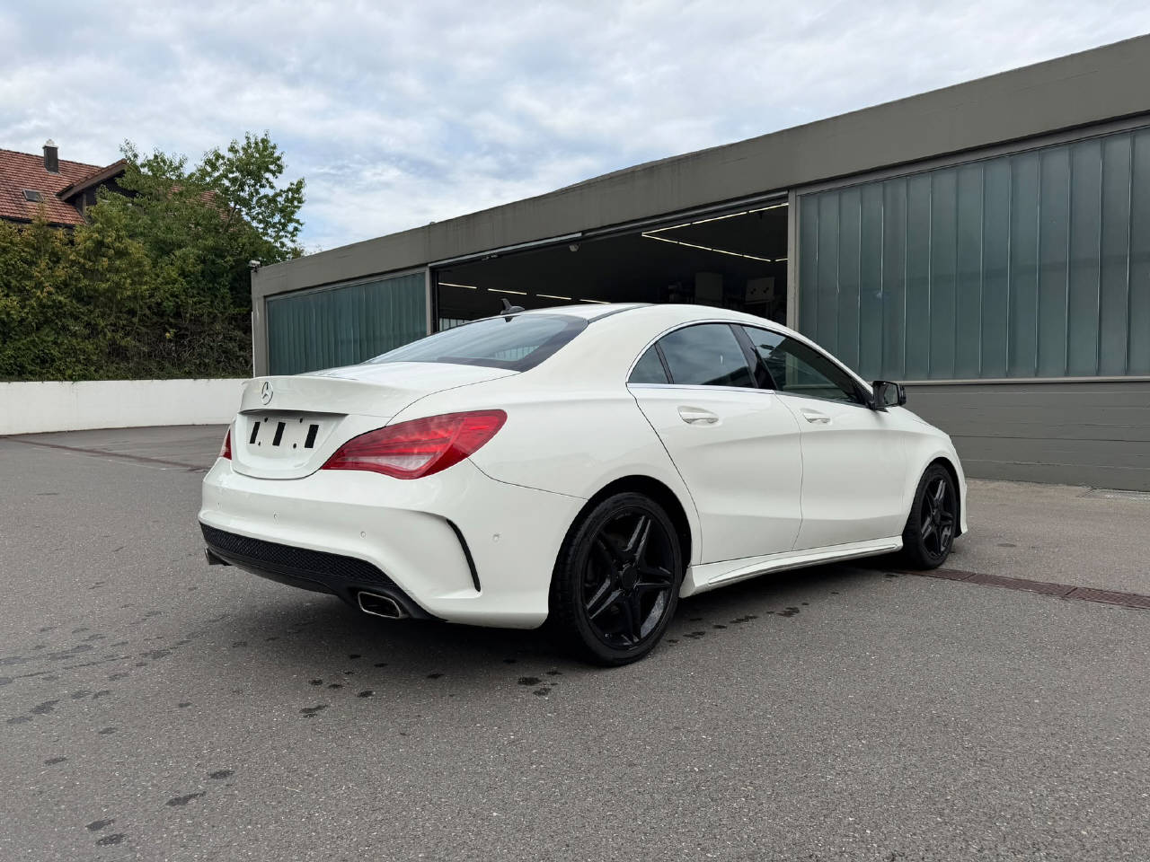 MERCEDES-BENZ CLA 180 AMG Line-image-3