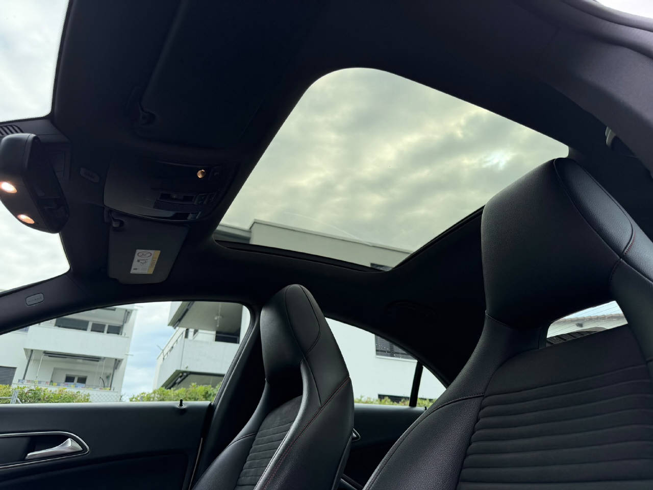 MERCEDES-BENZ CLA 180 AMG Line-image-8