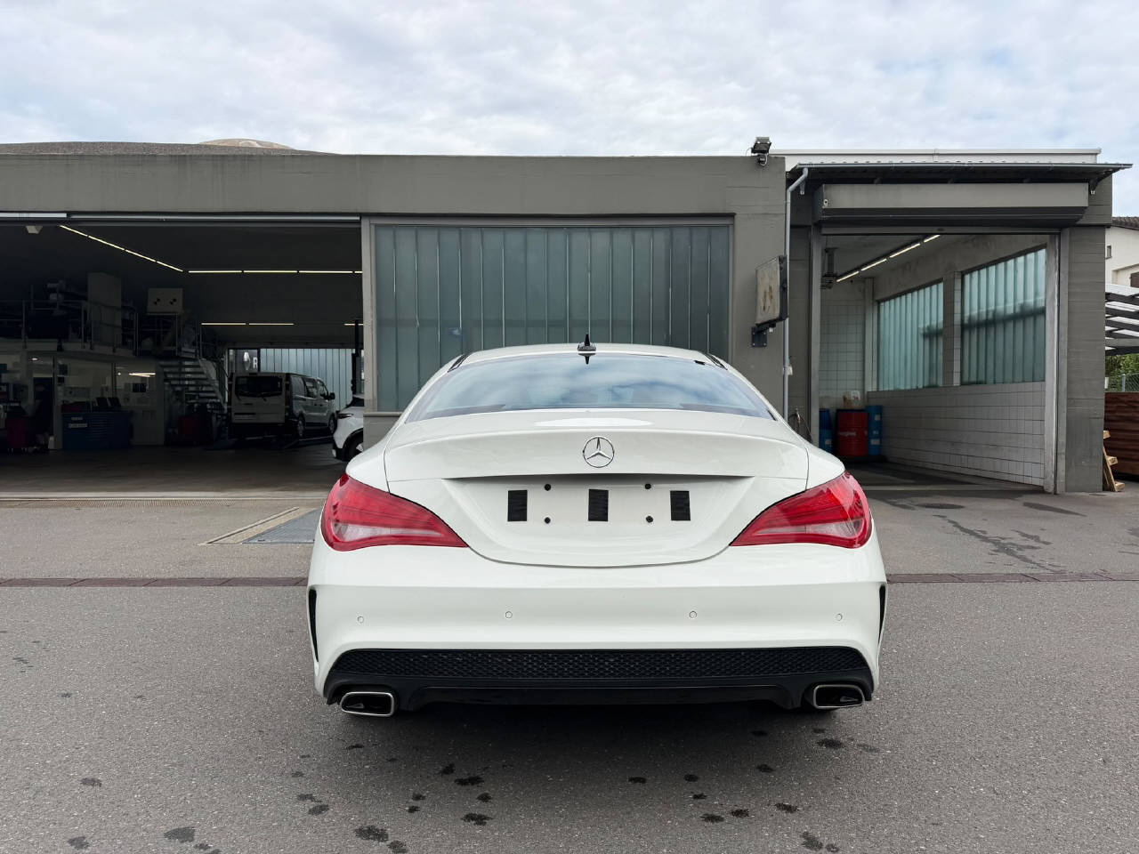 MERCEDES-BENZ CLA 180 AMG Line-image-4