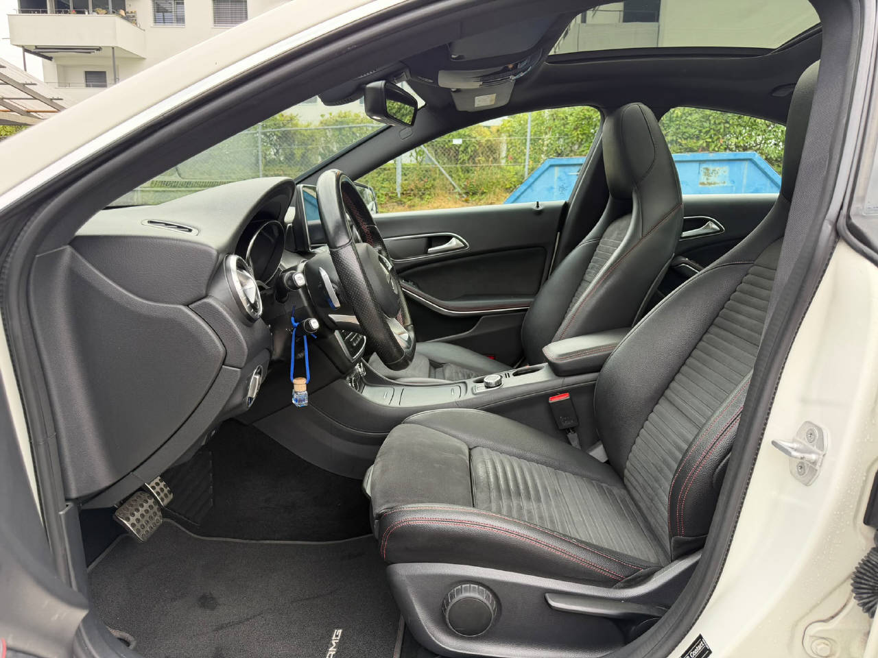 MERCEDES-BENZ CLA 180 AMG Line-image-5