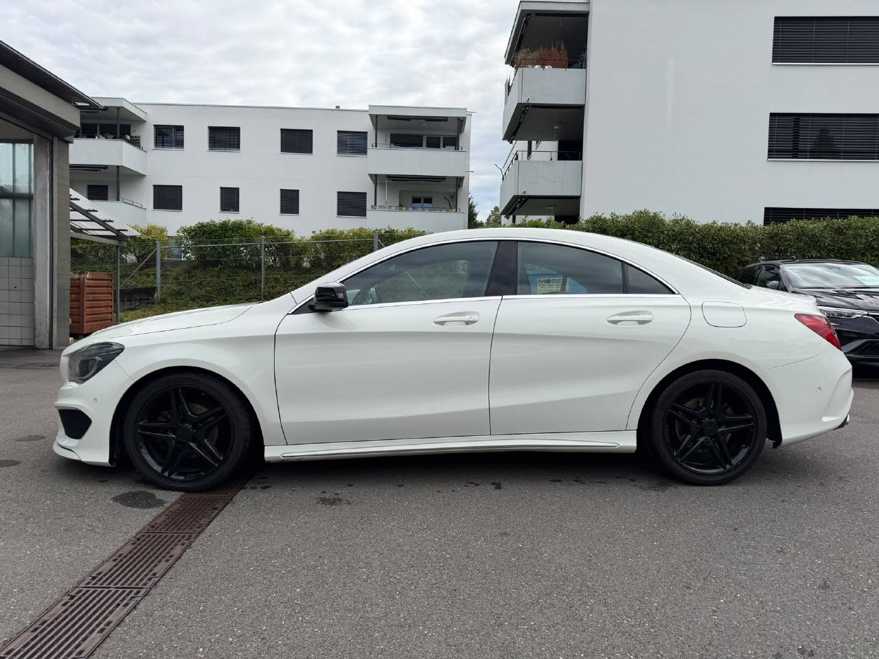 MERCEDES-BENZ CLA 180 AMG Line-image-2
