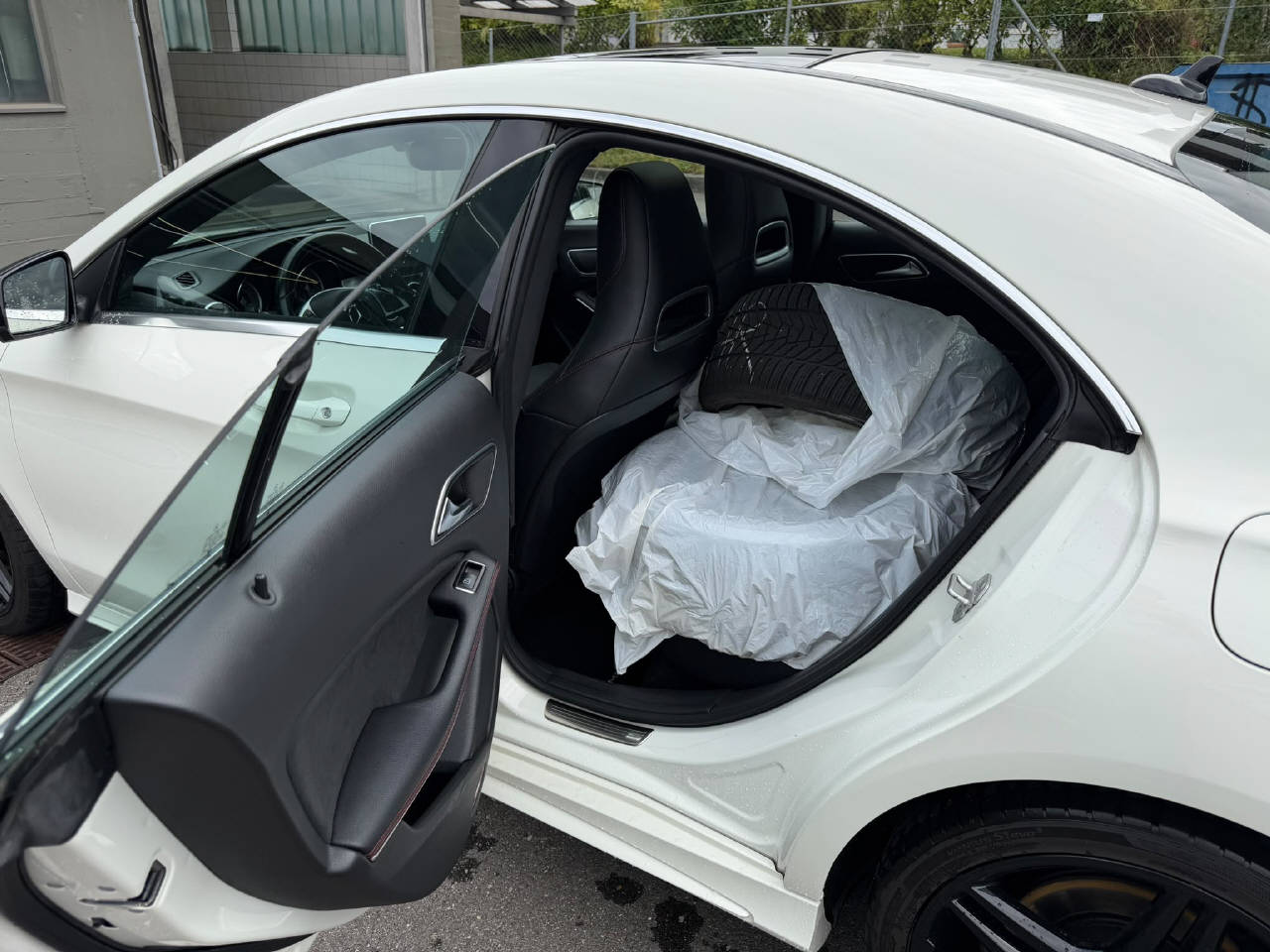 MERCEDES-BENZ CLA 180 AMG Line-image-11