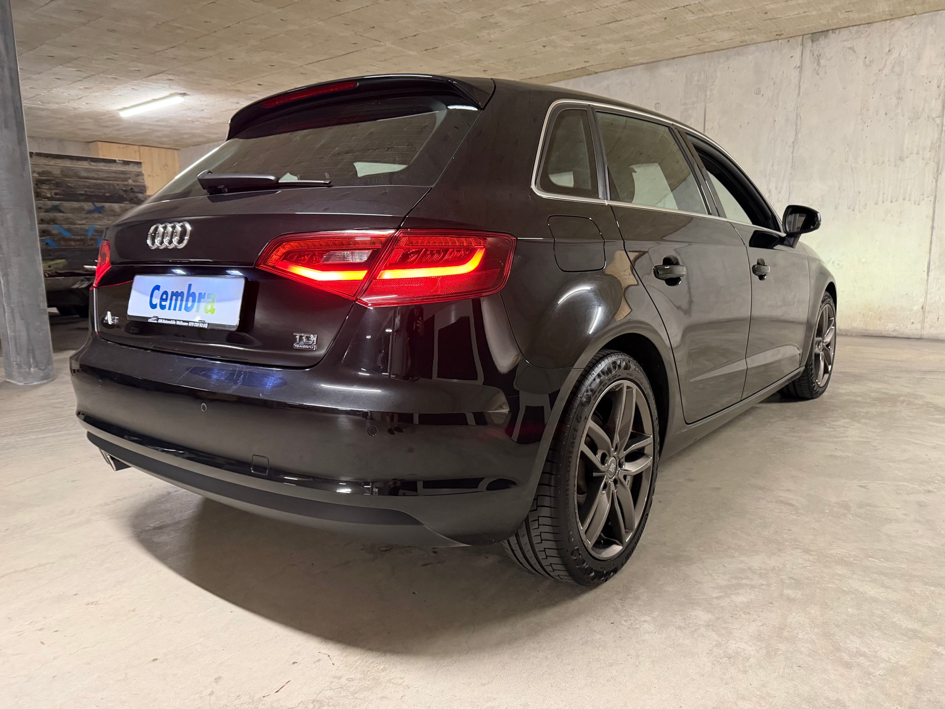 AUDI A3 Sportback 2.0 TDI Ambition quattro S-tronic-image-4