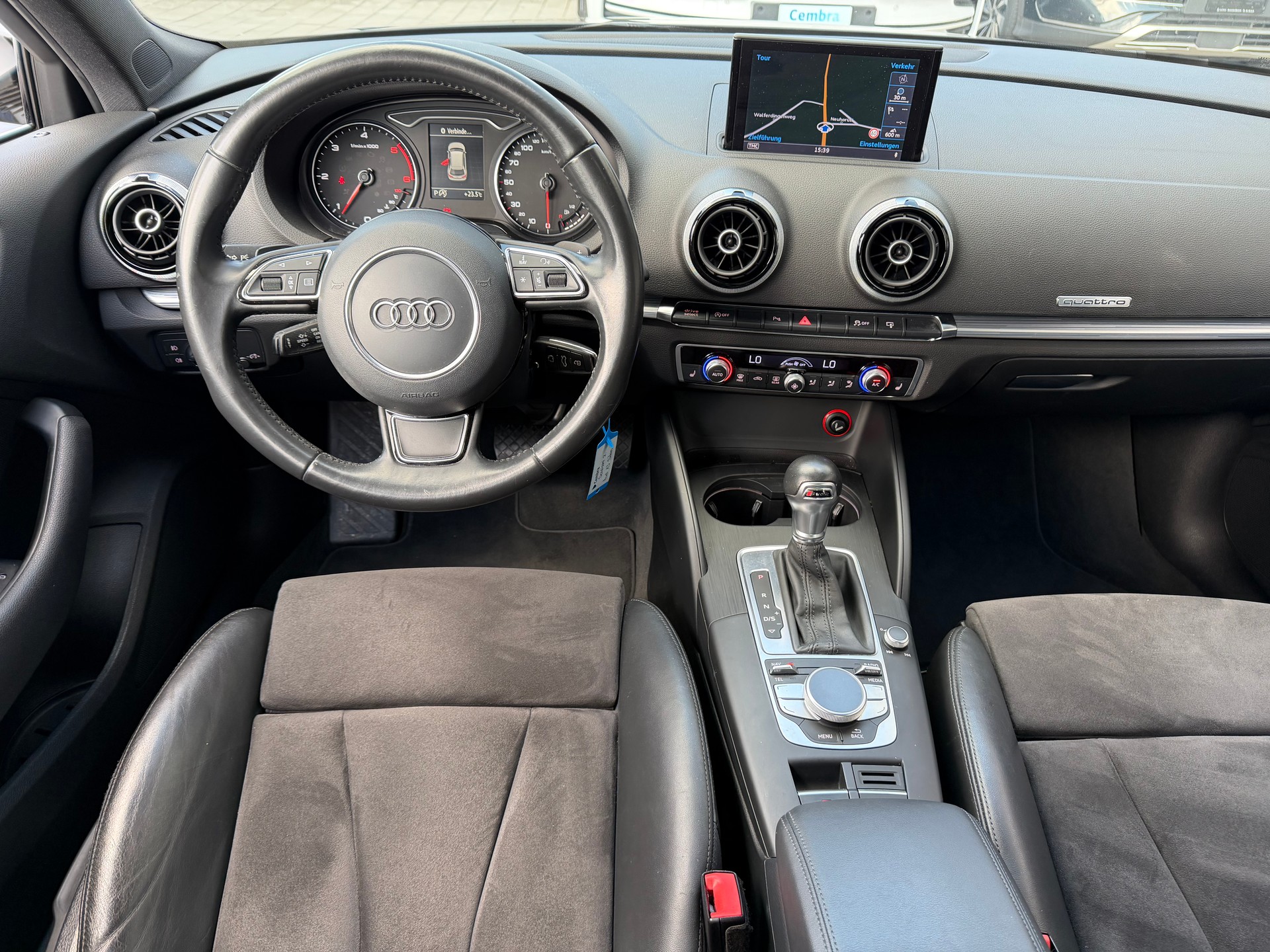 AUDI A3 Sportback 2.0 TDI Ambition quattro S-tronic-image-9