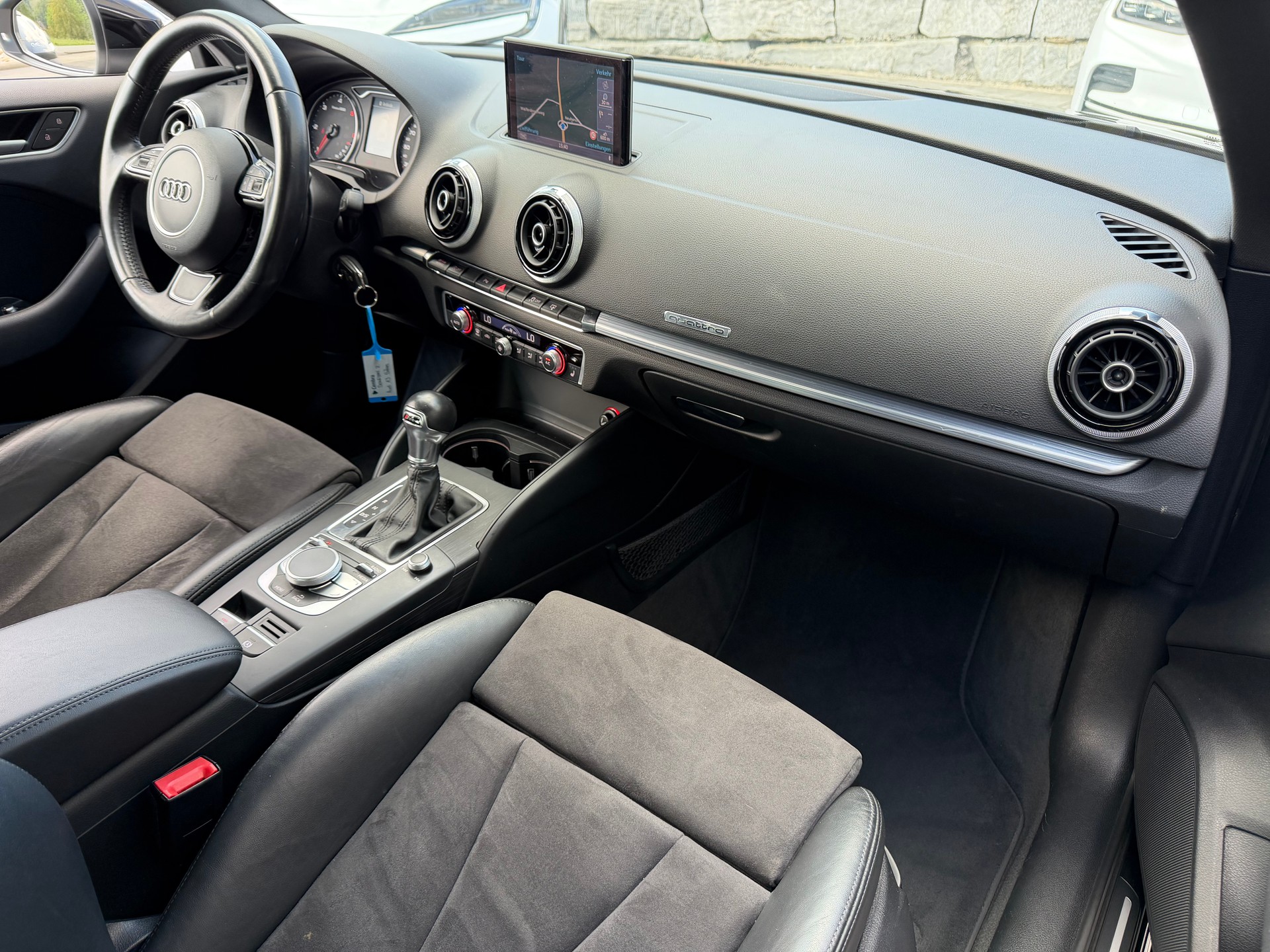 AUDI A3 Sportback 2.0 TDI Ambition quattro S-tronic-image-12