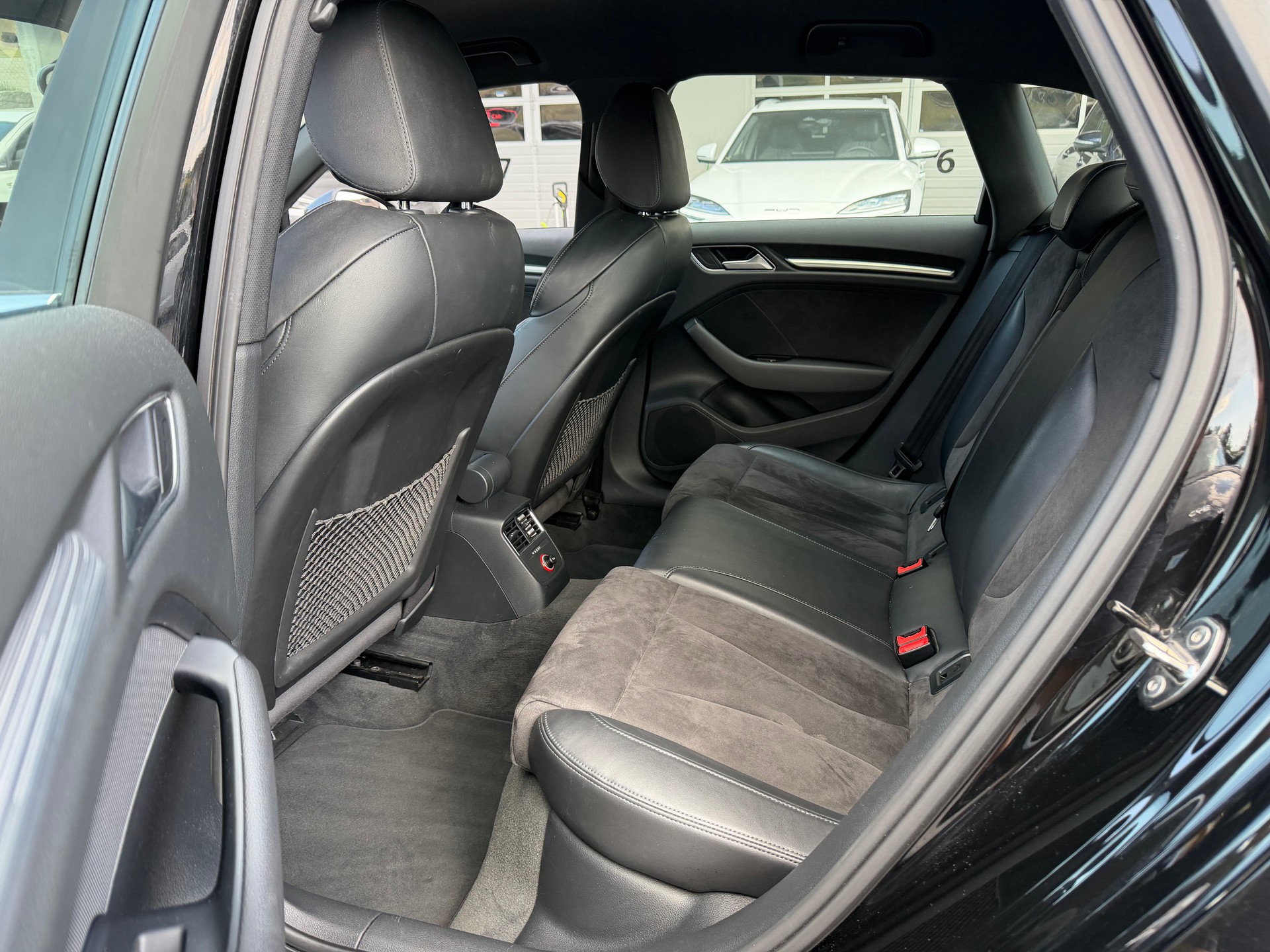 AUDI A3 Sportback 2.0 TDI Ambition quattro S-tronic-image-10