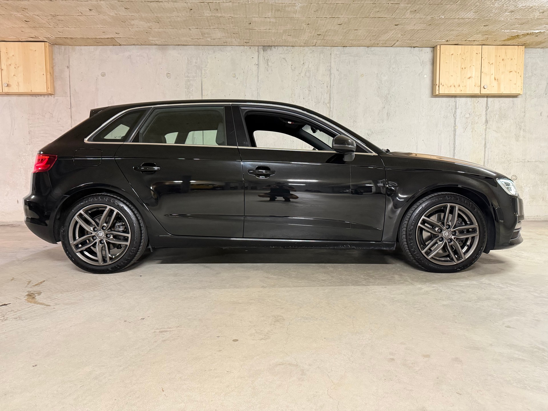 AUDI A3 Sportback 2.0 TDI Ambition quattro S-tronic-image-5