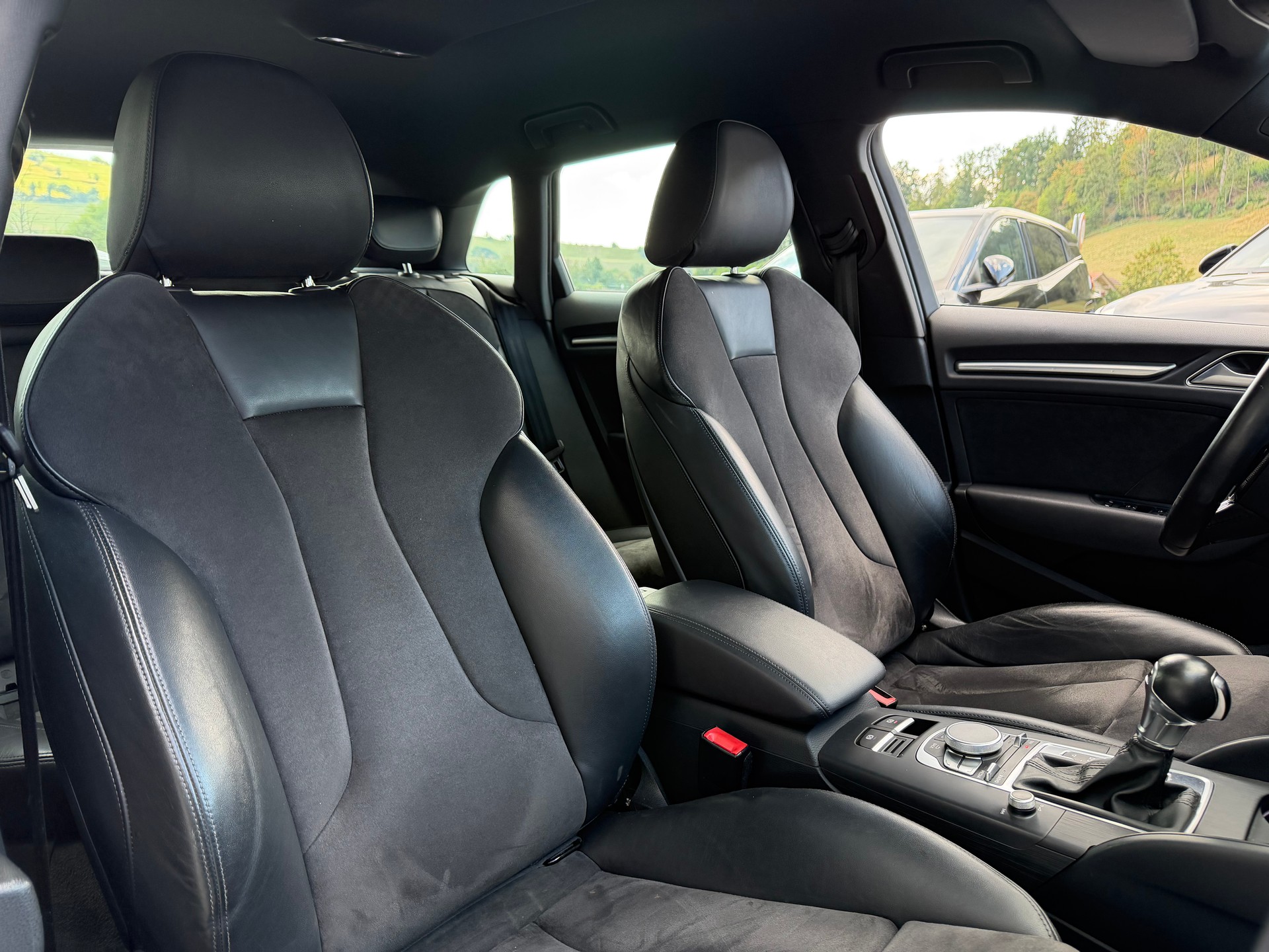 AUDI A3 Sportback 2.0 TDI Ambition quattro S-tronic-image-13