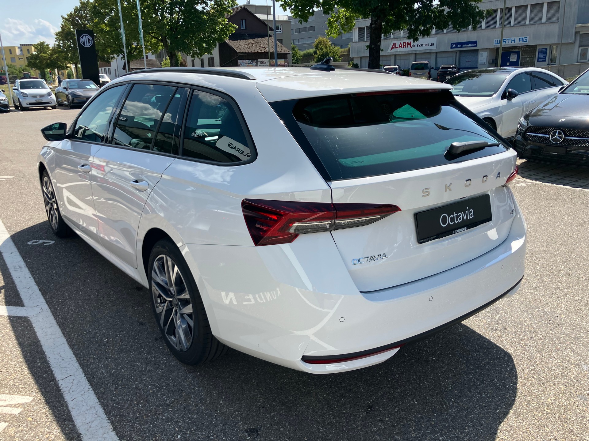 SKODA Octavia Combi 2.0 TSI DSG Selection 4x4-image-4