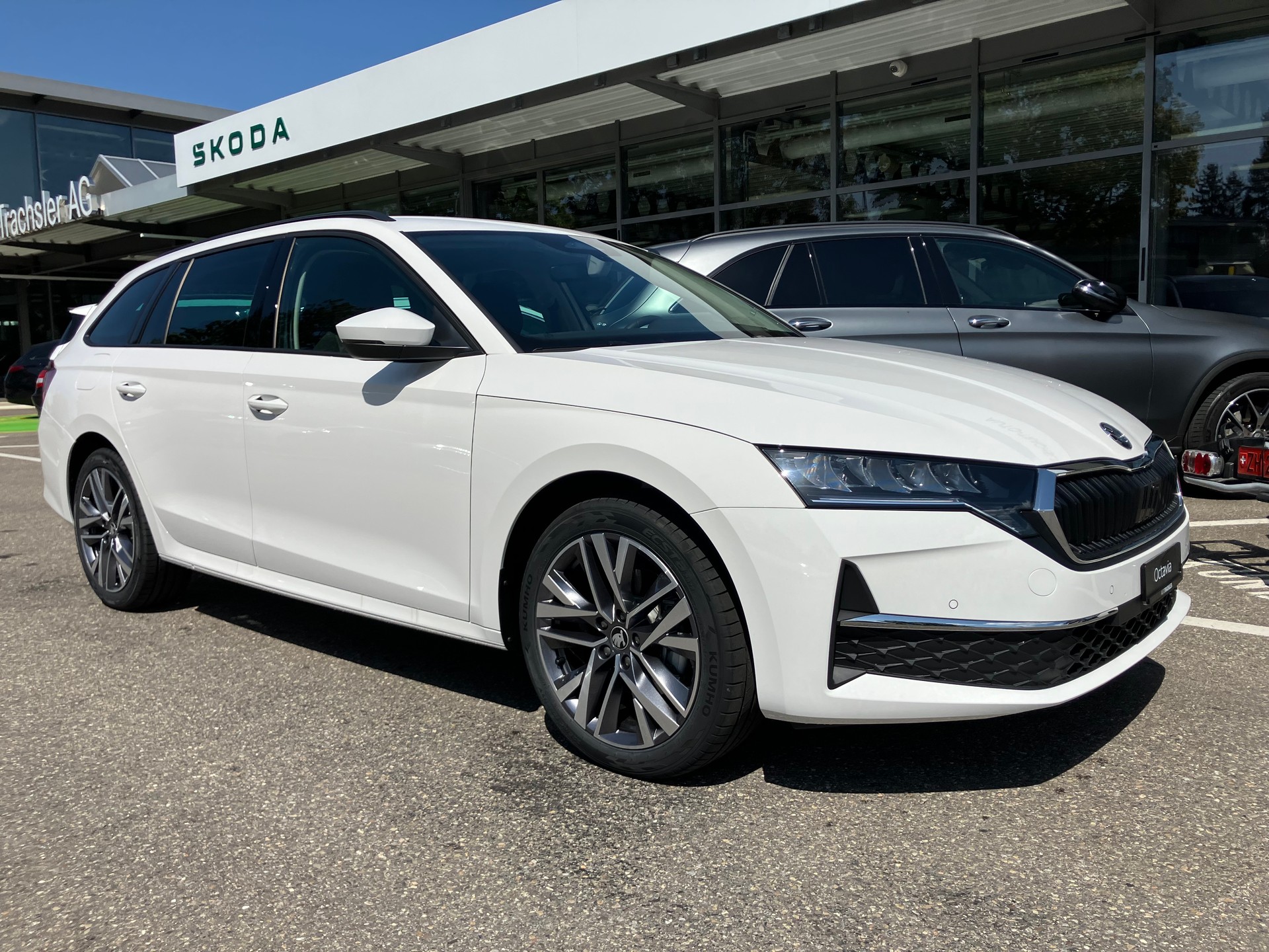 SKODA Octavia Combi 2.0 TSI DSG Selection 4x4-image-1