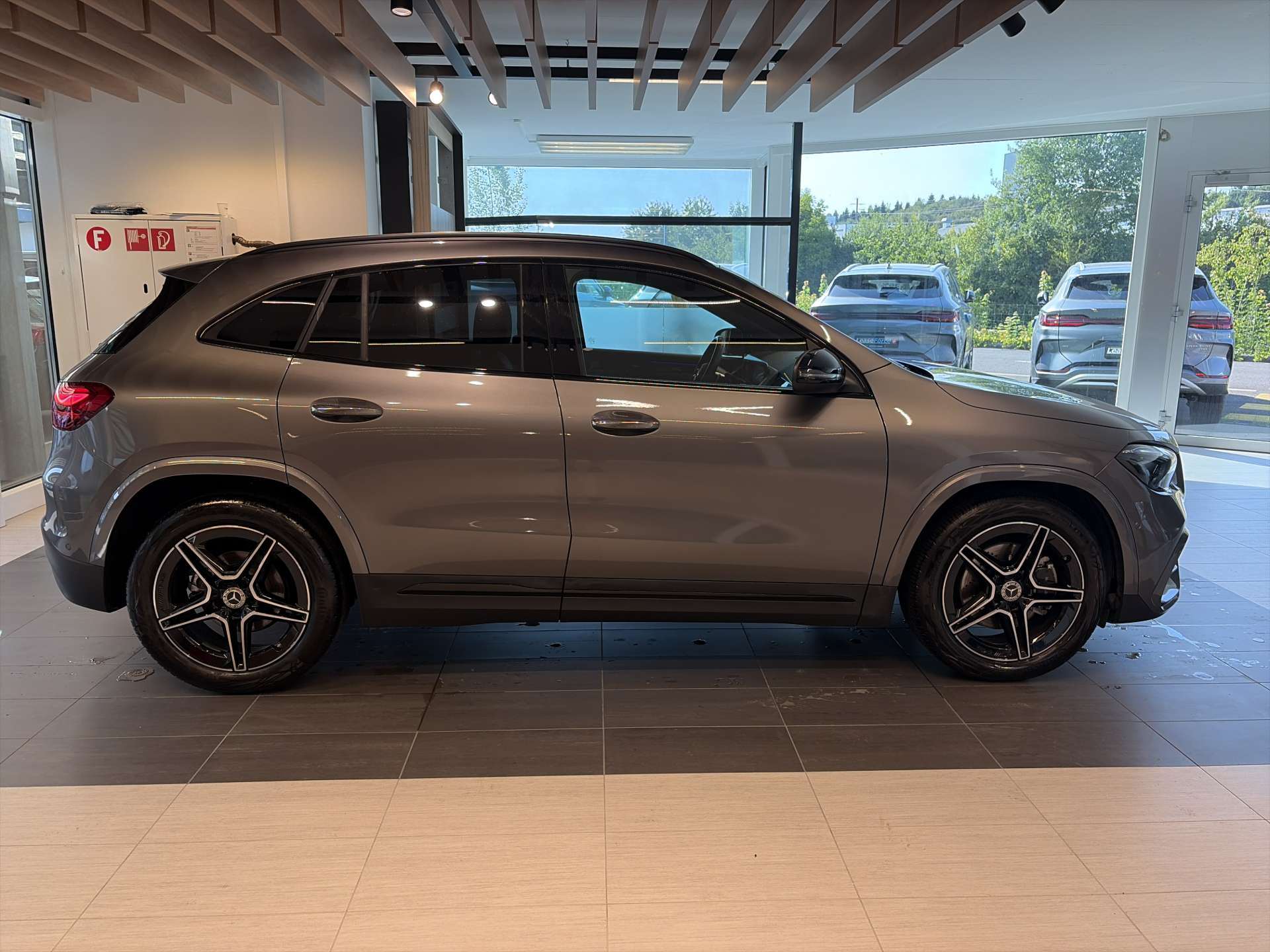 MERCEDES-BENZ GLA 200 AMG-Line DCT-Automat-image-13
