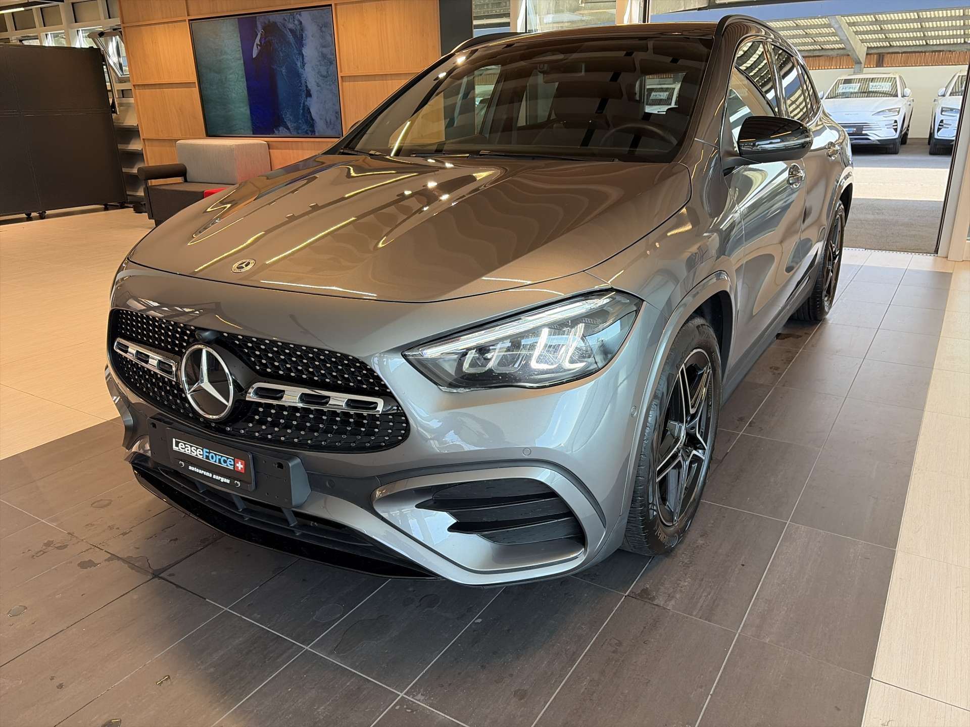 MERCEDES-BENZ GLA 200 AMG-Line DCT-Automat-image-0