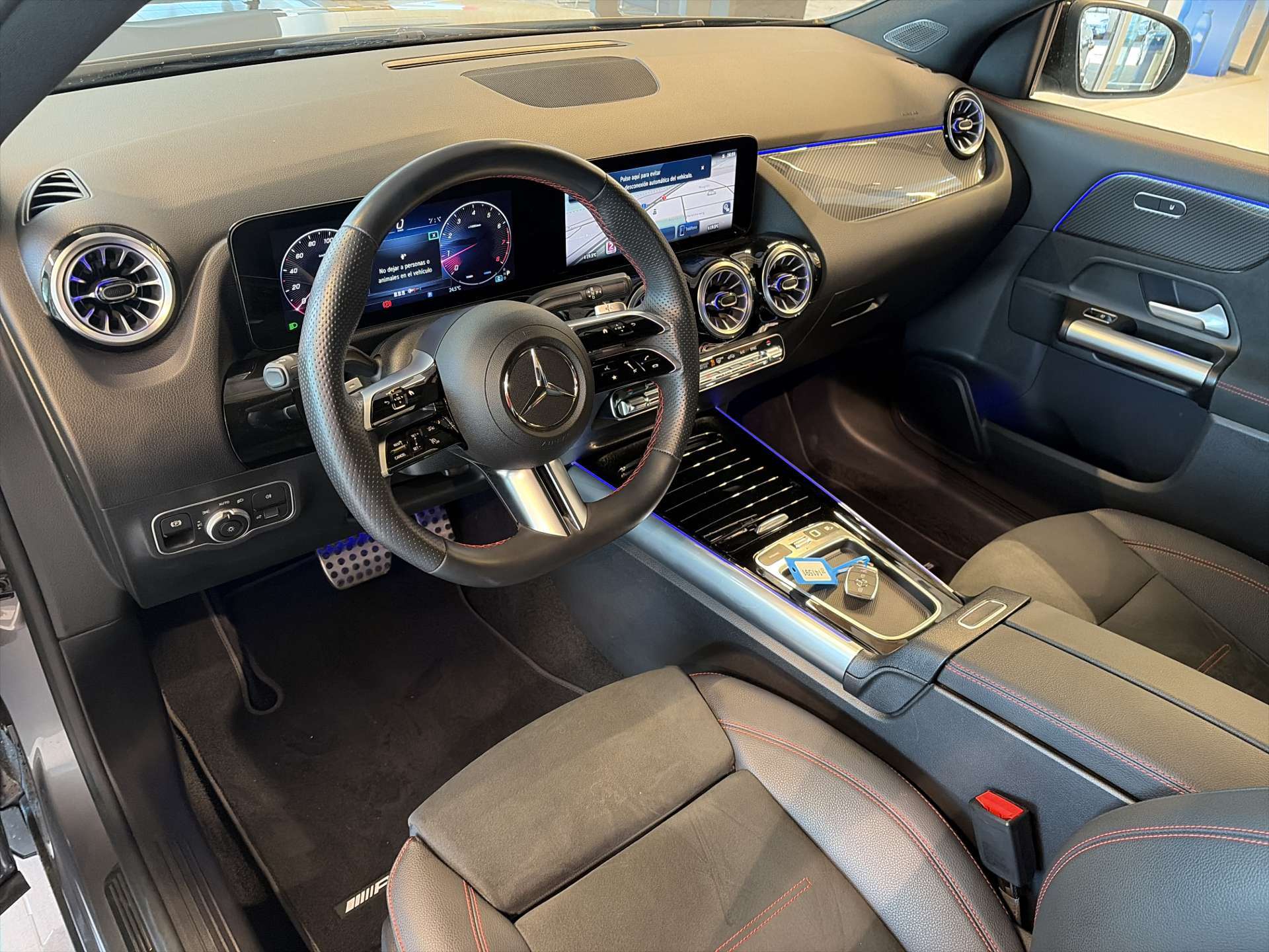 MERCEDES-BENZ GLA 200 AMG-Line DCT-Automat-image-5