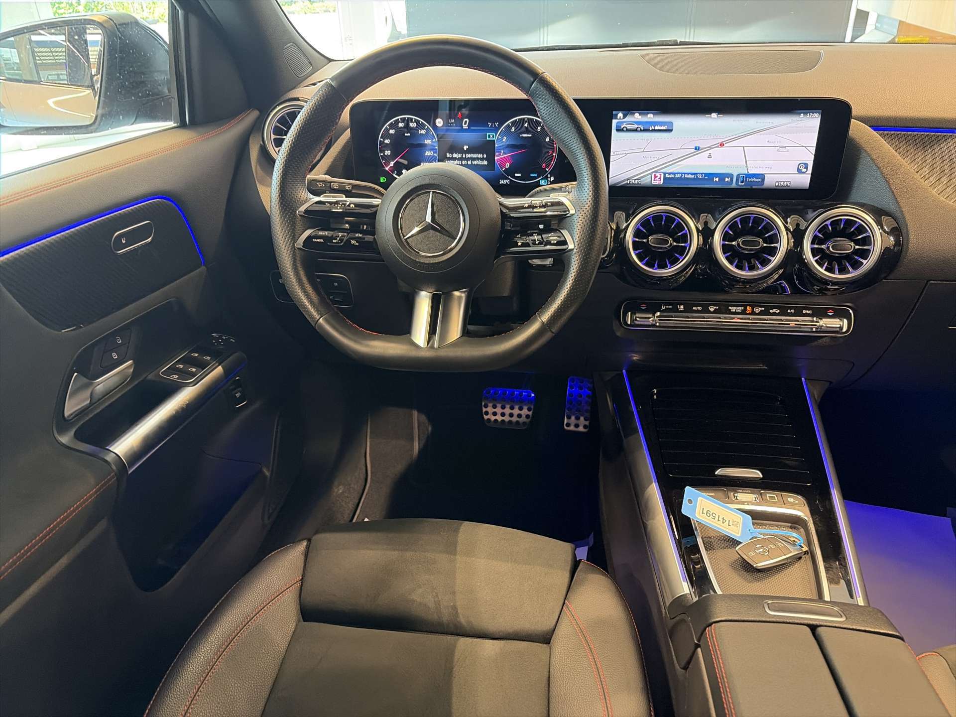 MERCEDES-BENZ GLA 200 AMG-Line DCT-Automat-image-4