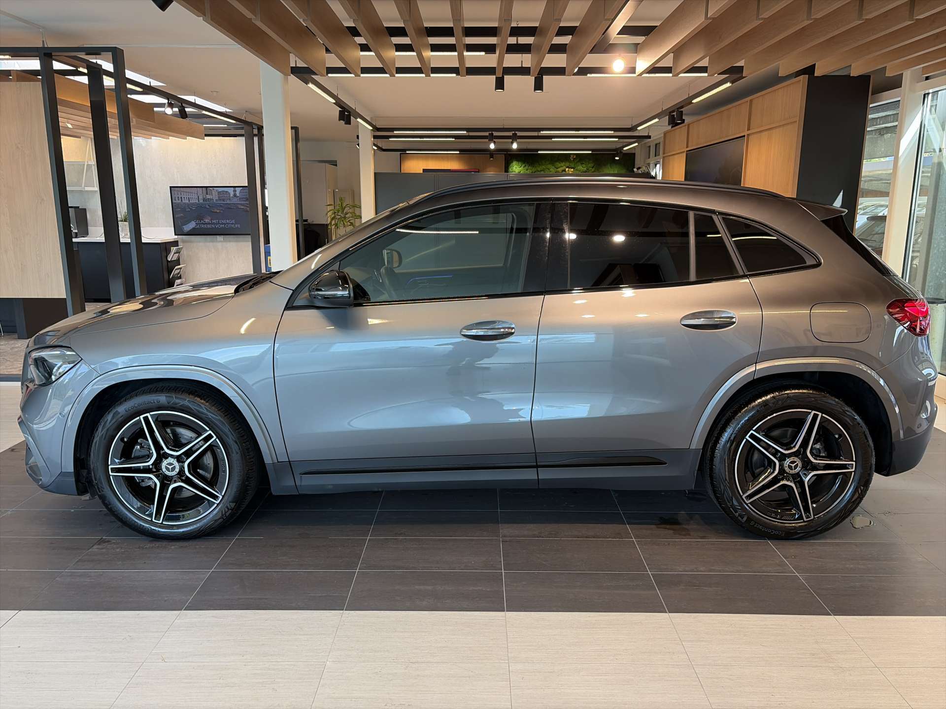 MERCEDES-BENZ GLA 200 AMG-Line DCT-Automat-image-11