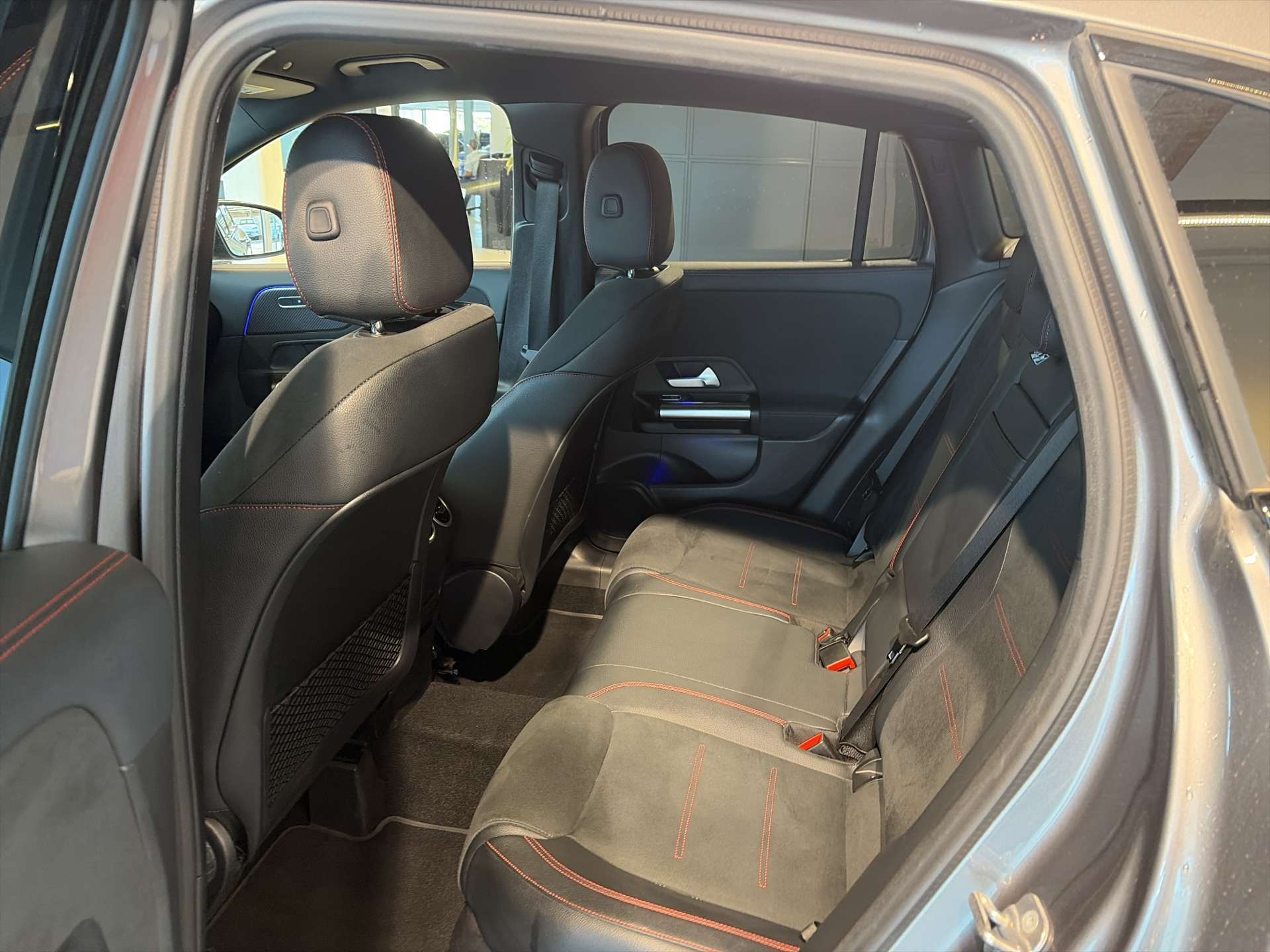 MERCEDES-BENZ GLA 200 AMG-Line DCT-Automat-image-6