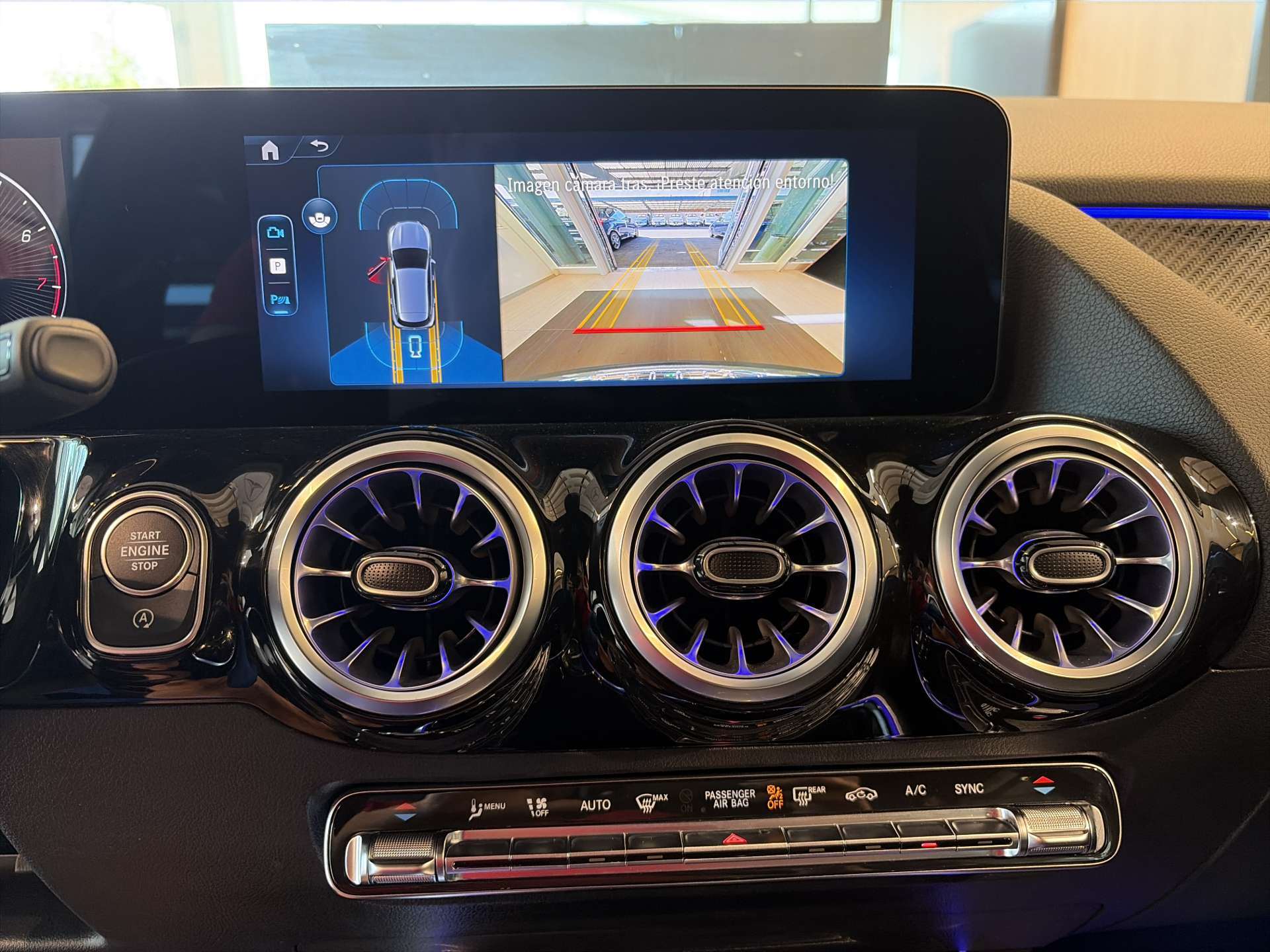 MERCEDES-BENZ GLA 200 AMG-Line DCT-Automat-image-9