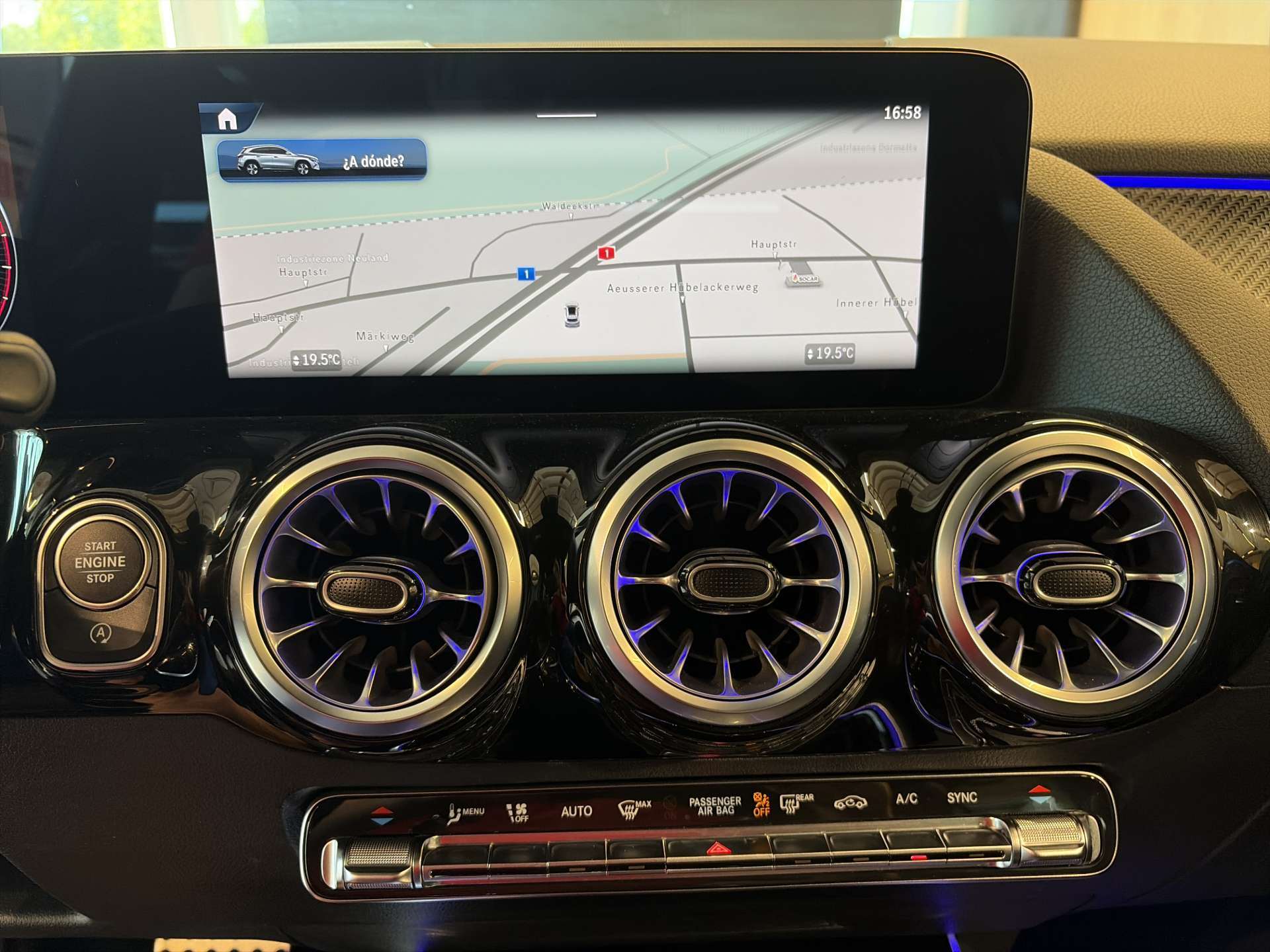 MERCEDES-BENZ GLA 200 AMG-Line DCT-Automat-image-1