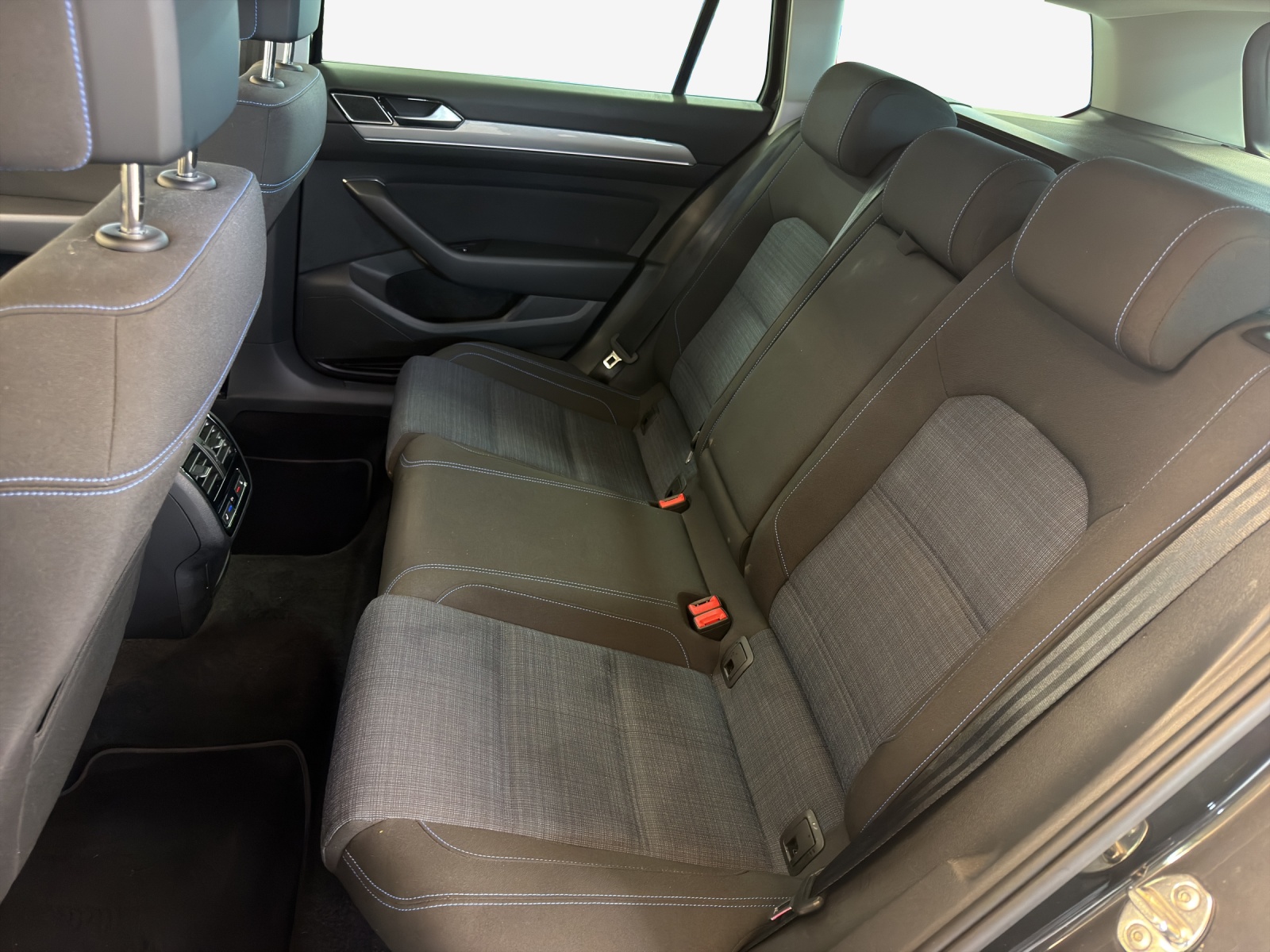 VW Passat Variant 1.4 TSI GTE Hybrid DSG-image-11