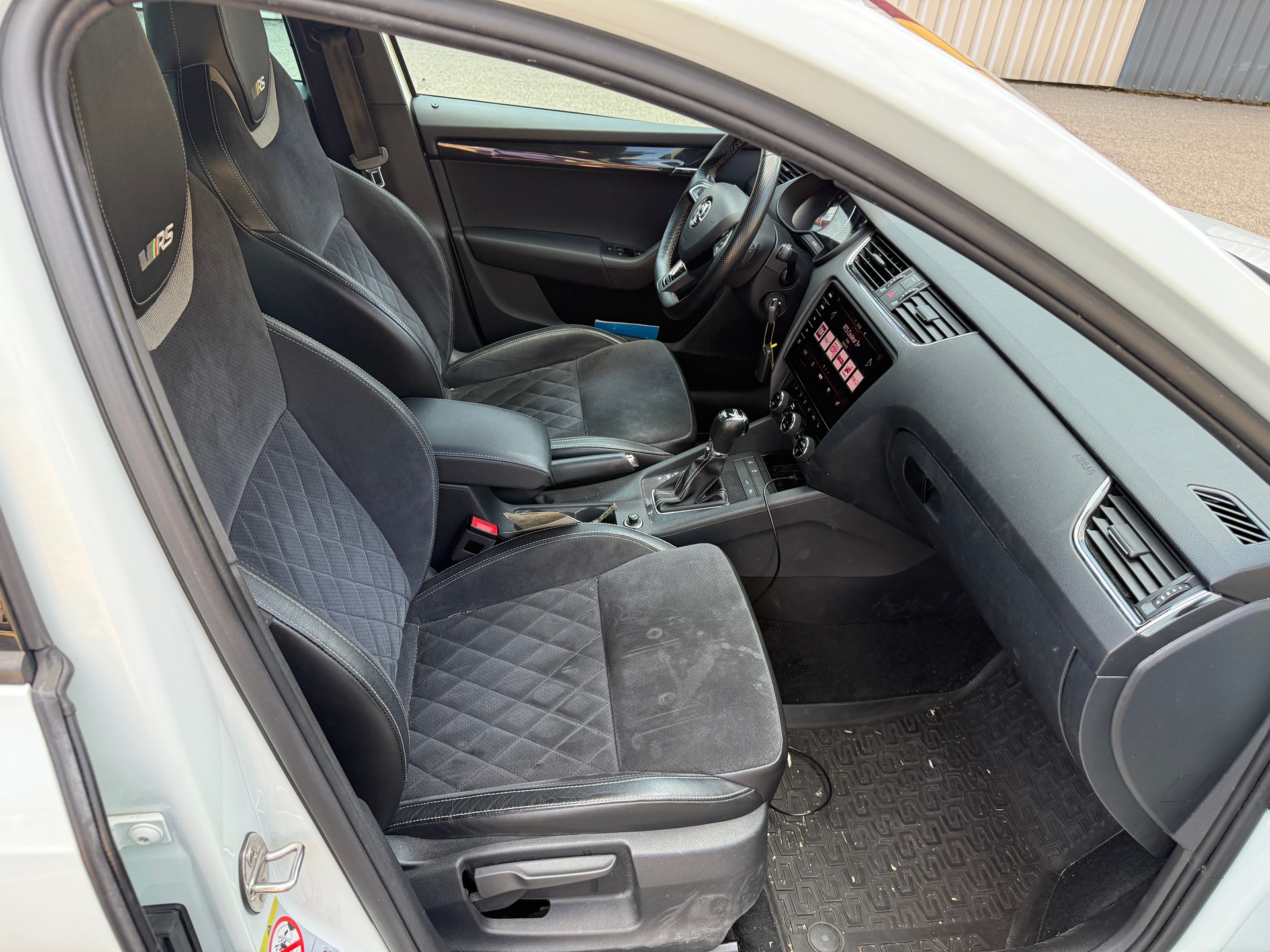 SKODA Octavia Combi 2.0 TDI RS 4x4 DSG-image-9