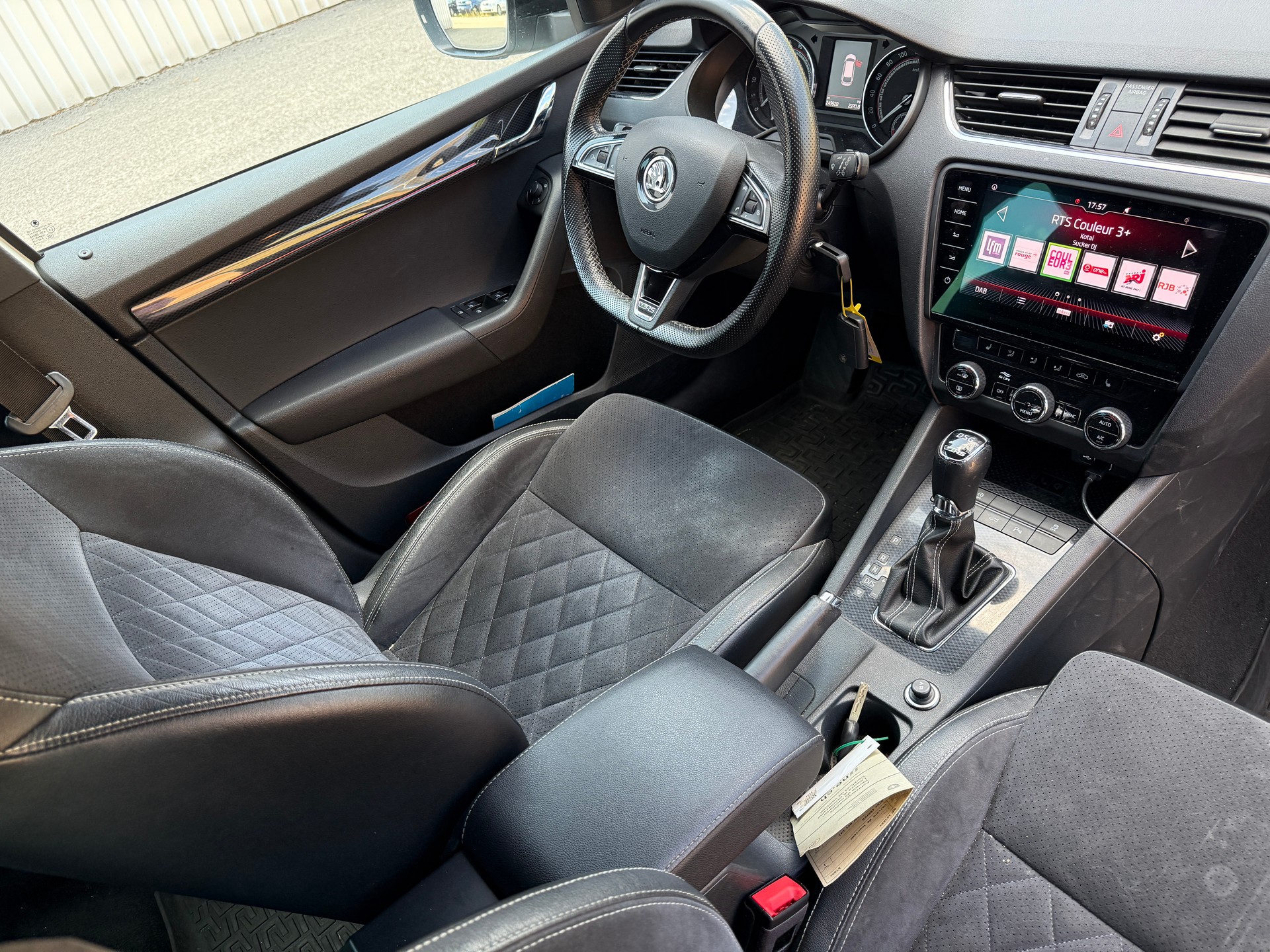 SKODA Octavia Combi 2.0 TDI RS 4x4 DSG-image-7