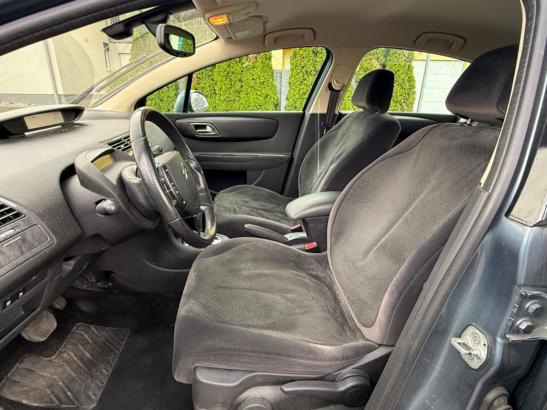CITROEN C4 Berline 2.0i 16V VTR Automatic-image-9