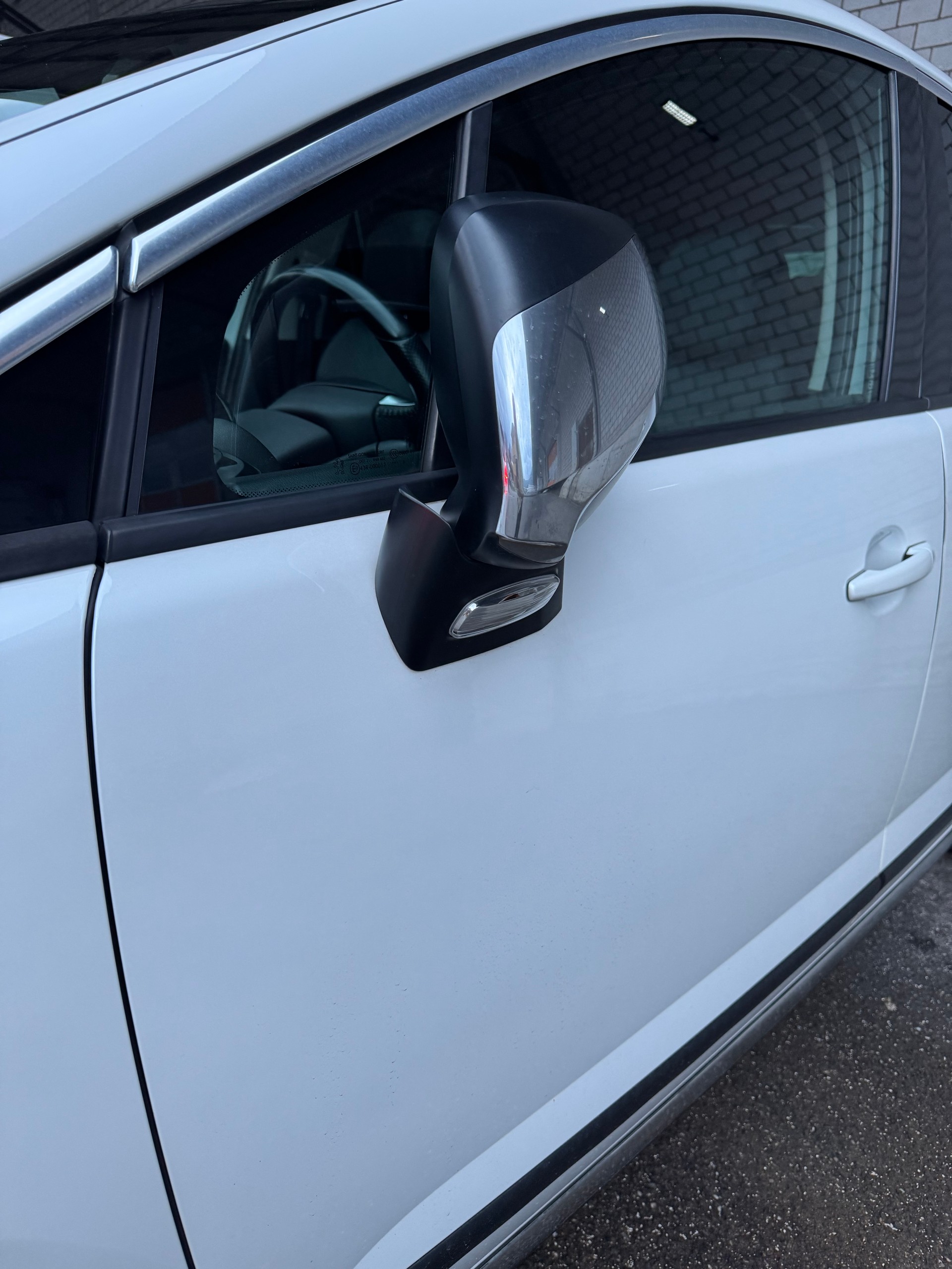 PEUGEOT 3008 1.6 Blue HDI Busineness EAT-image-8