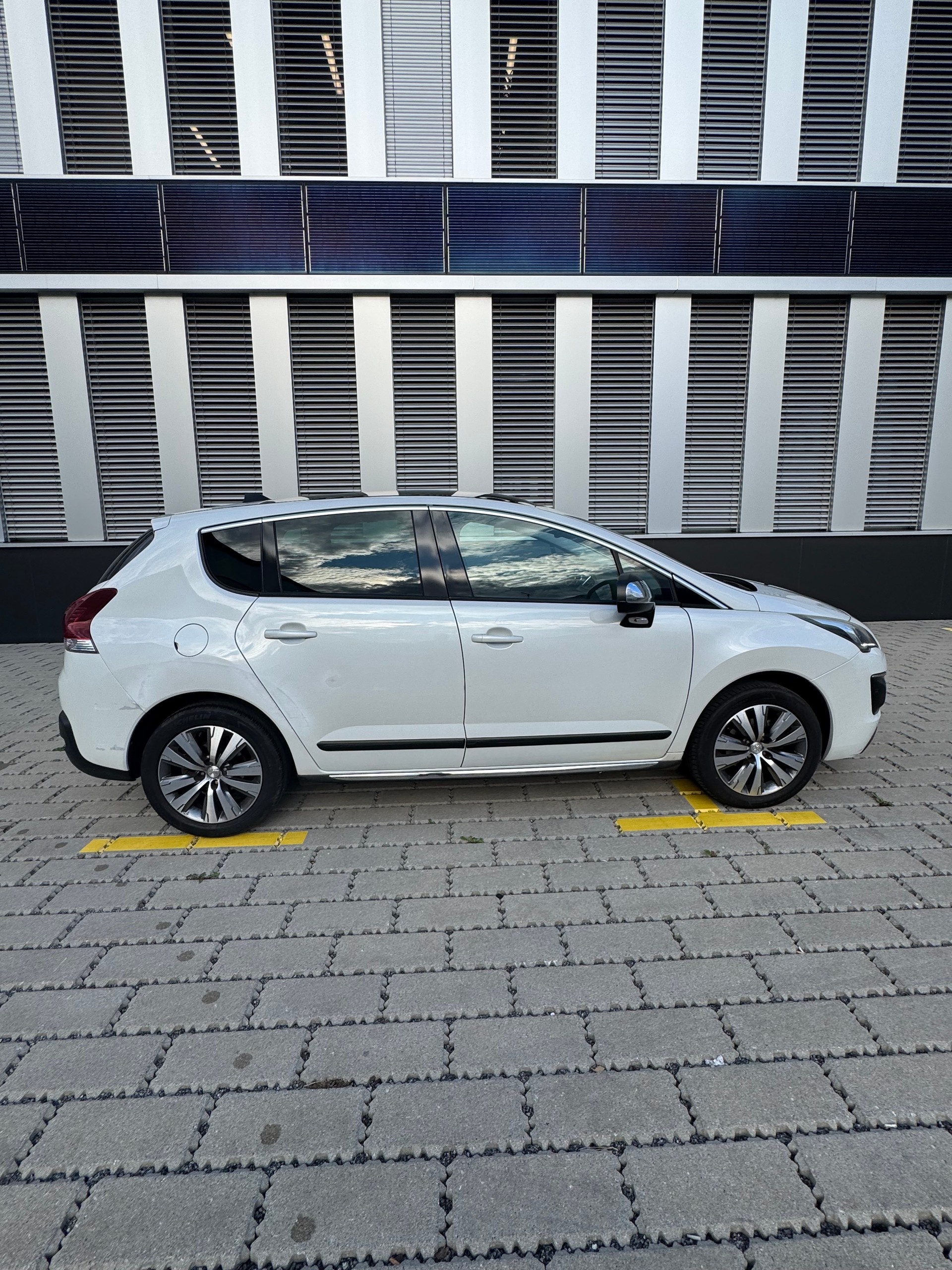 PEUGEOT 3008 1.6 Blue HDI Busineness EAT-image-3