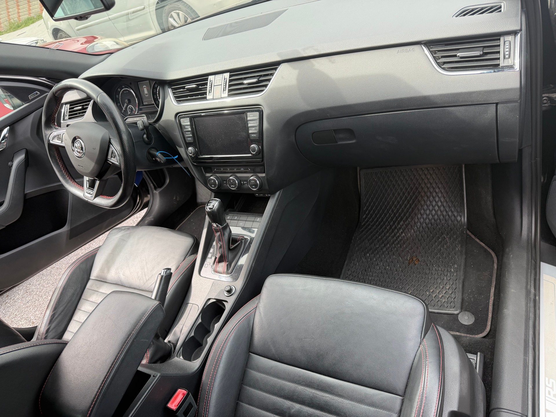 SKODA Octavia Combi 2.0 TSI RS DSG-image-4