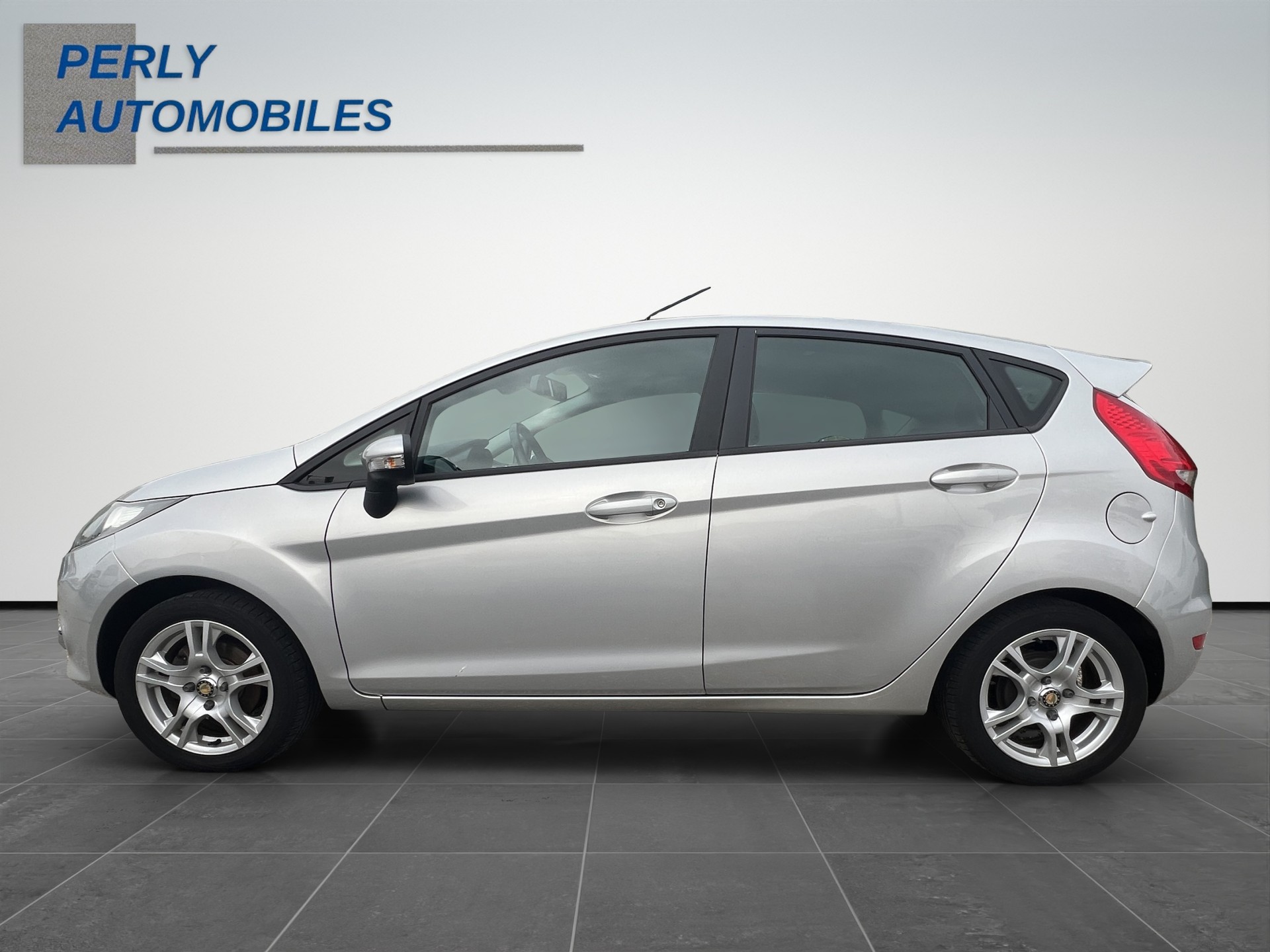 FORD Fiesta 1.4 16V Trend-image-2