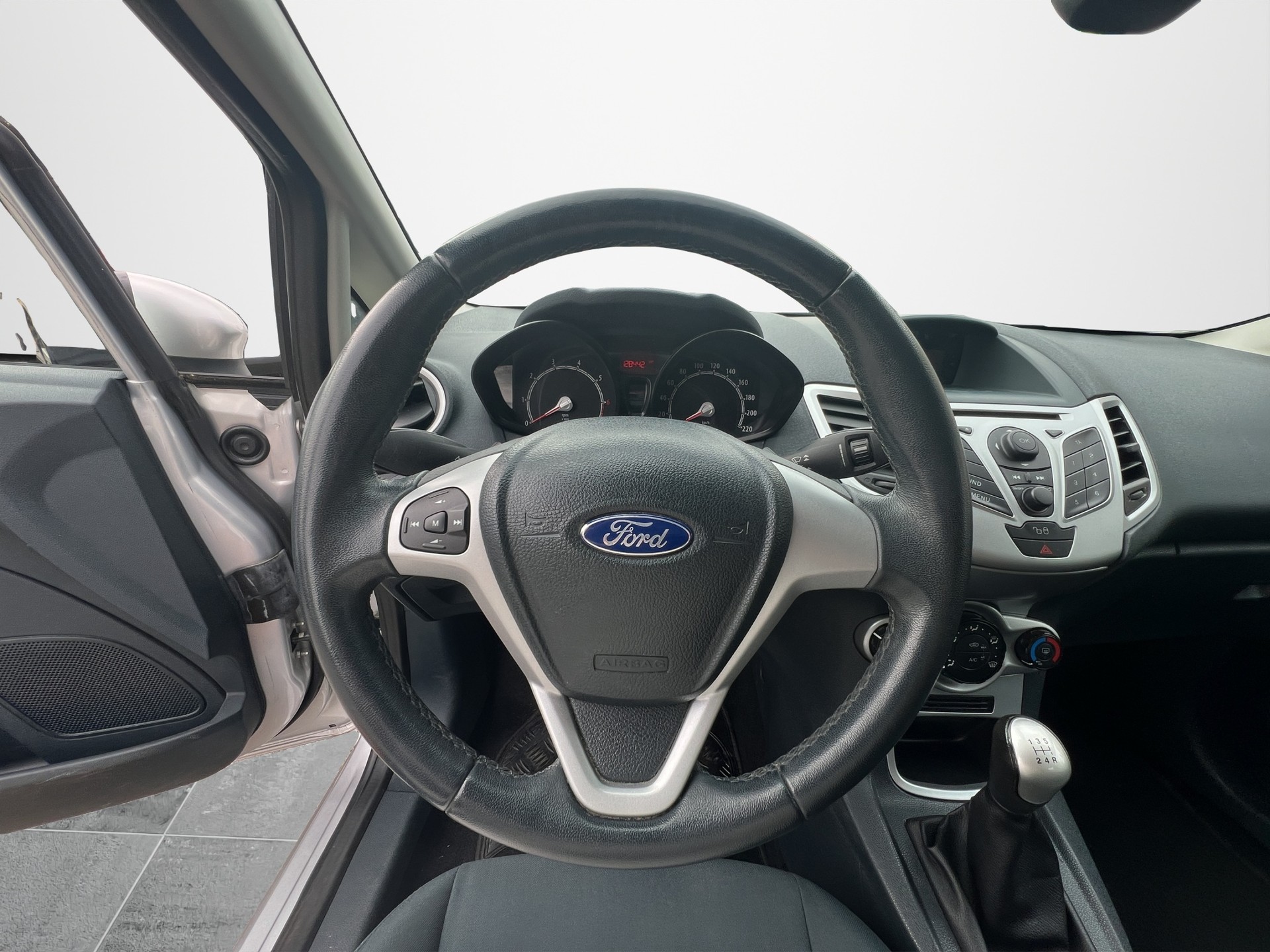 FORD Fiesta 1.4 16V Trend-image-9